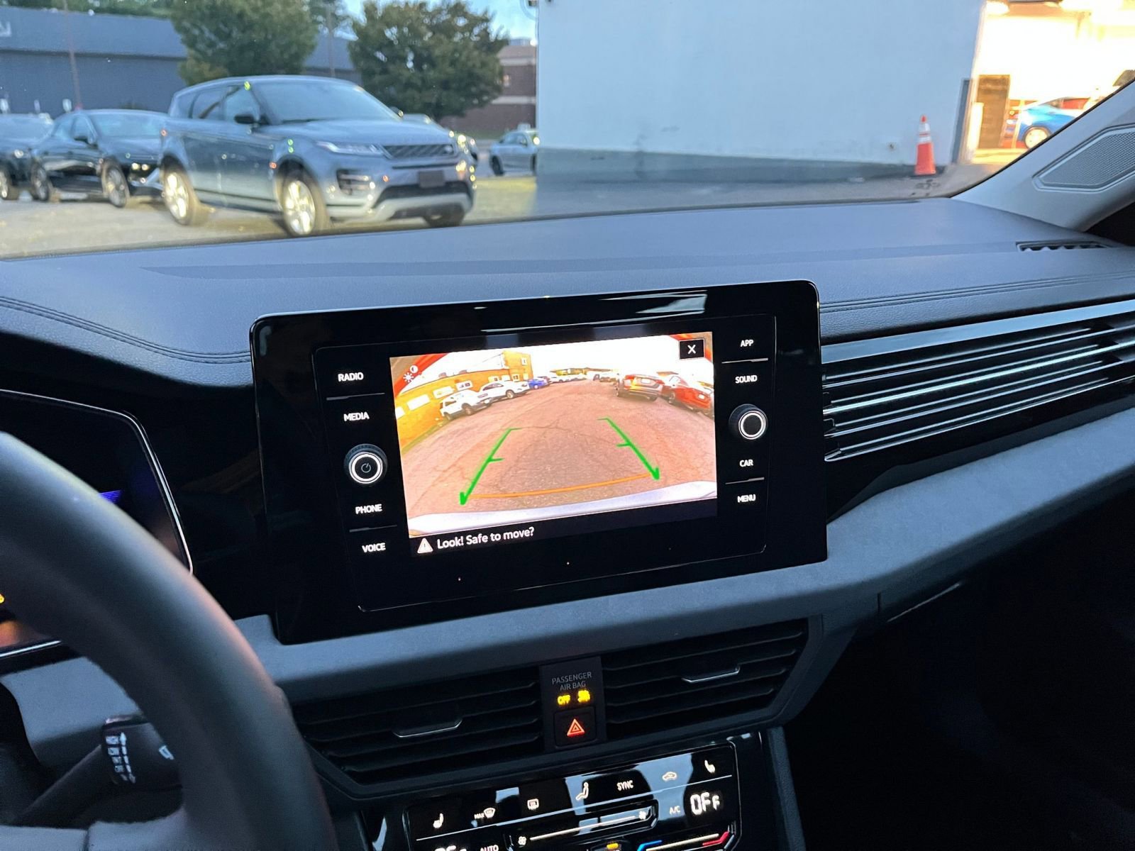 Thumbnail: 2025 Volkswagen Jetta - 17