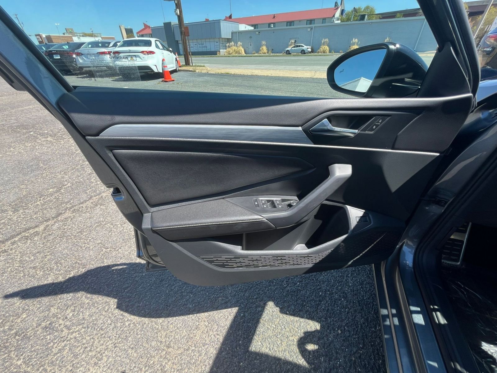 Thumbnail: 2025 Volkswagen Jetta - 18