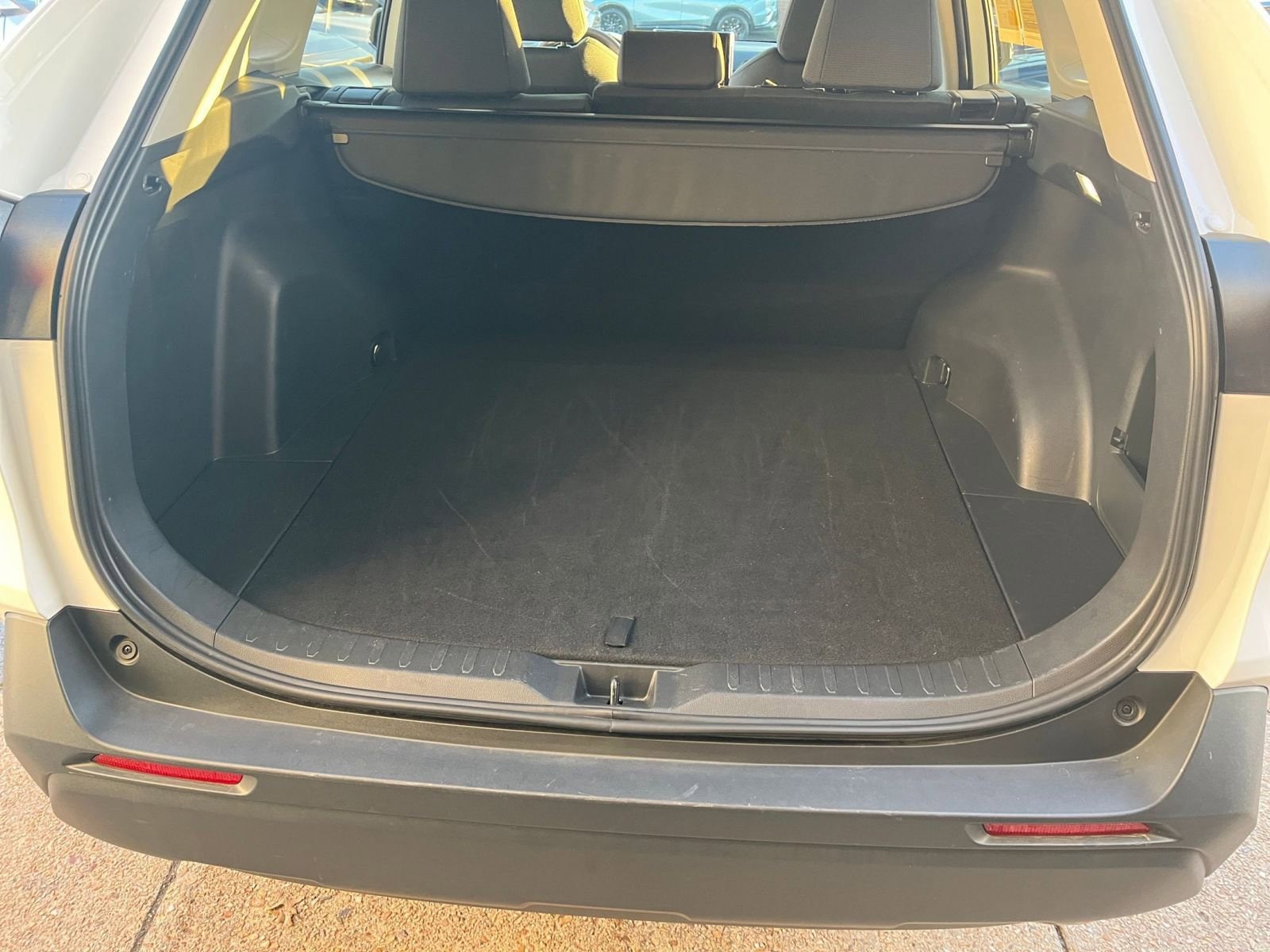 Thumbnail: 2025 Toyota RAV4 - 31