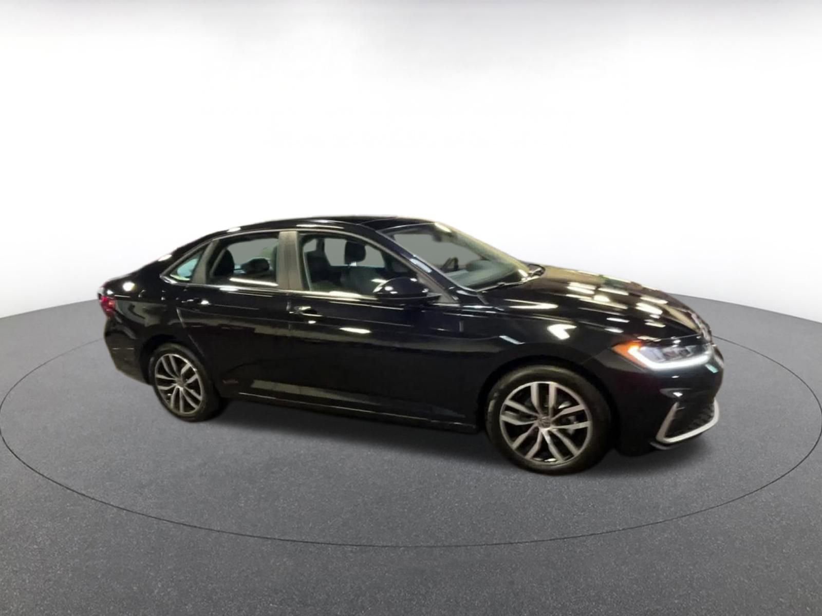 Thumbnail: 2025 Volkswagen Jetta - 2