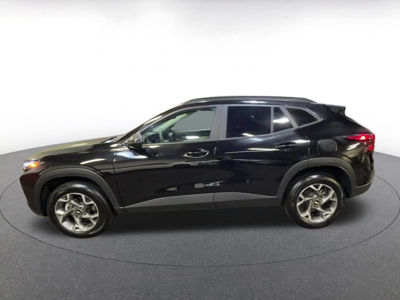 Thumbnail: 2025 Chevrolet Trax - 9