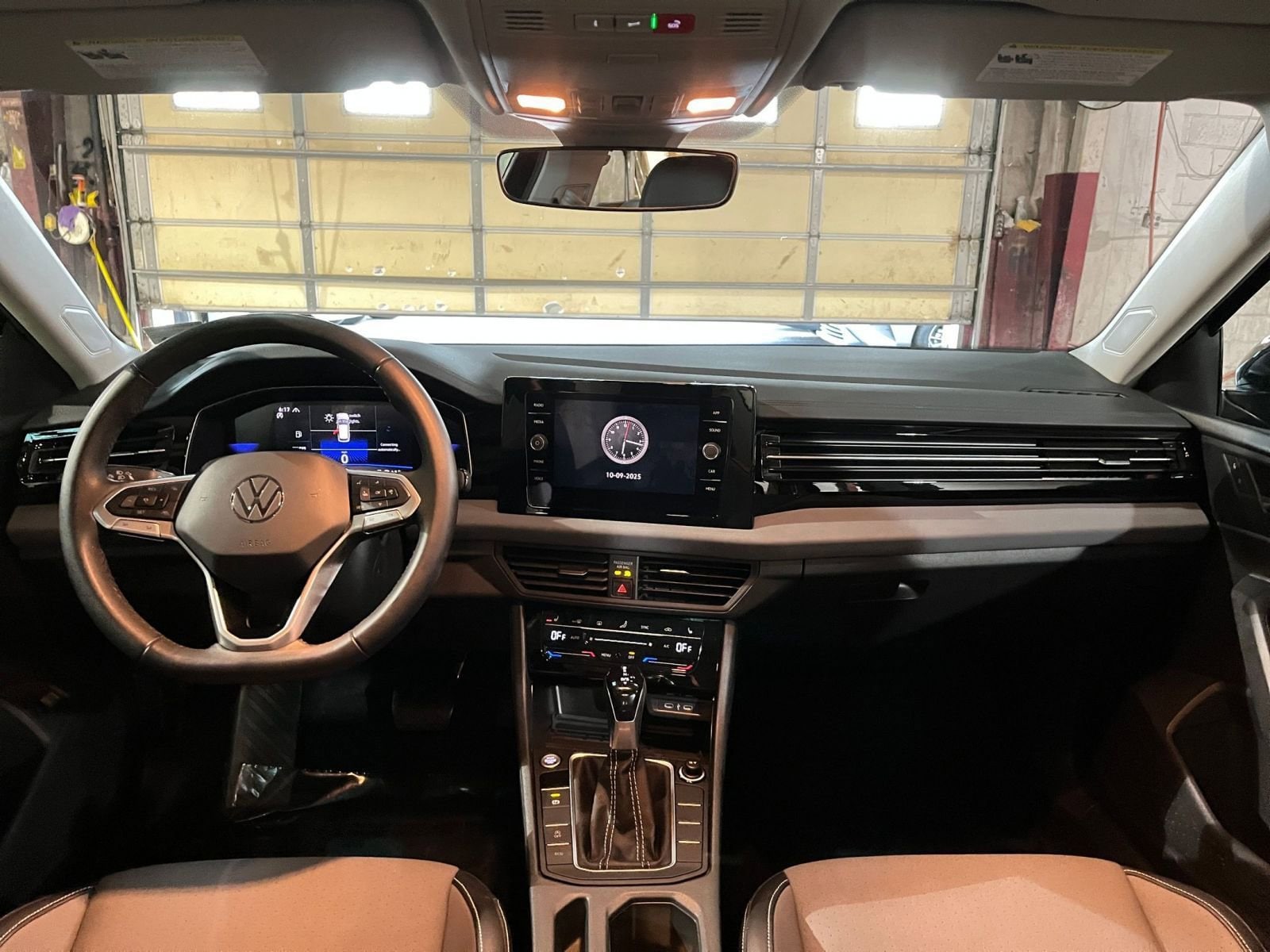 Thumbnail: 2025 Volkswagen Jetta - 32