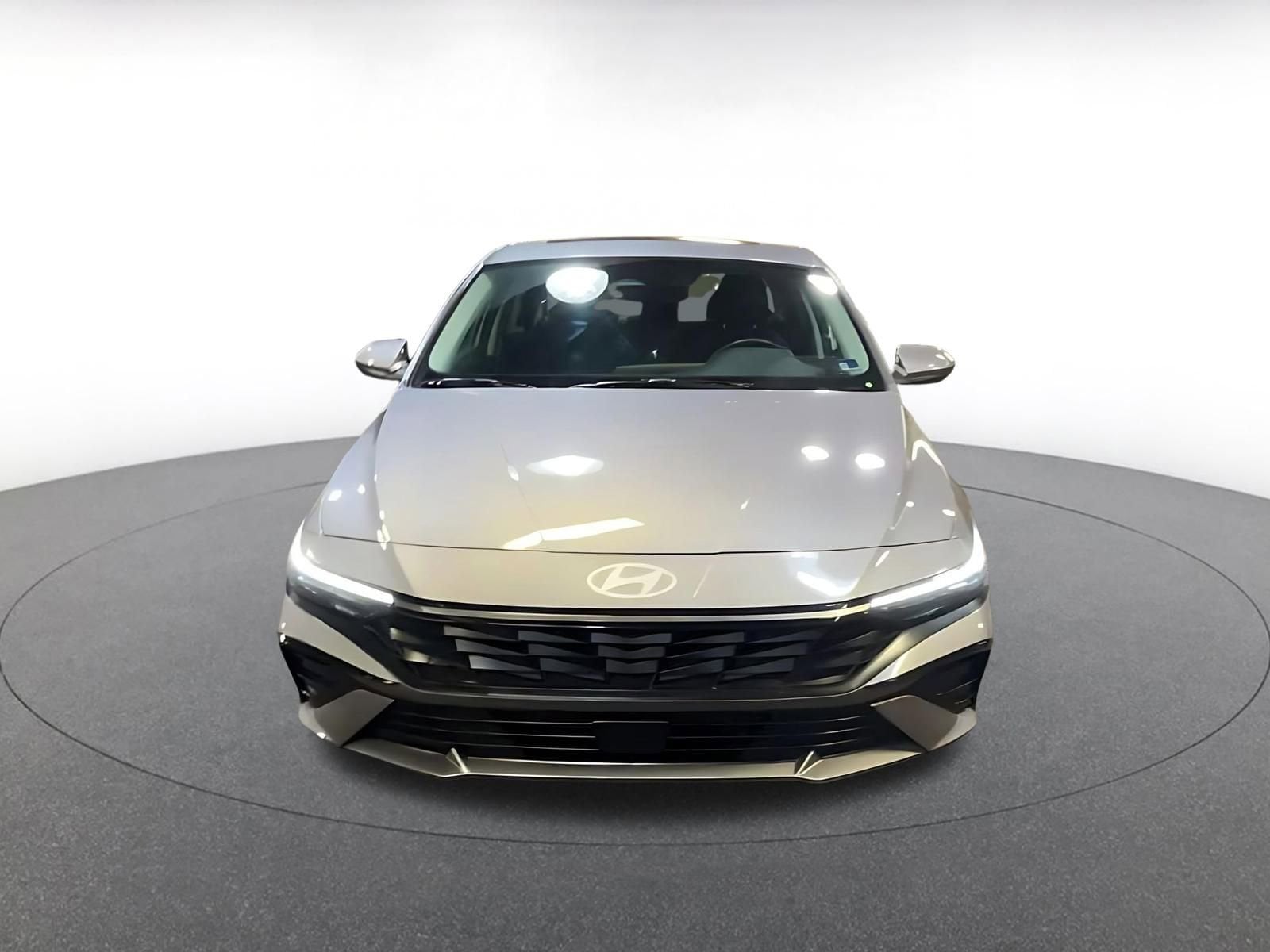 Thumbnail: 2025 Hyundai Elantra - 4