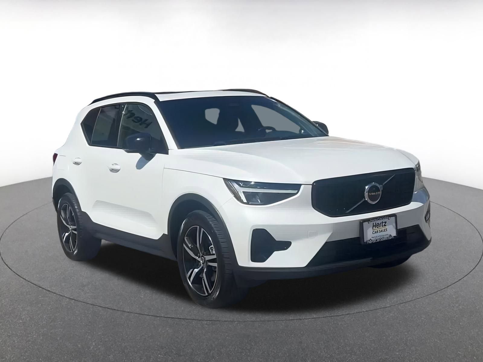 Thumbnail: 2024 Volvo XC40 - 2