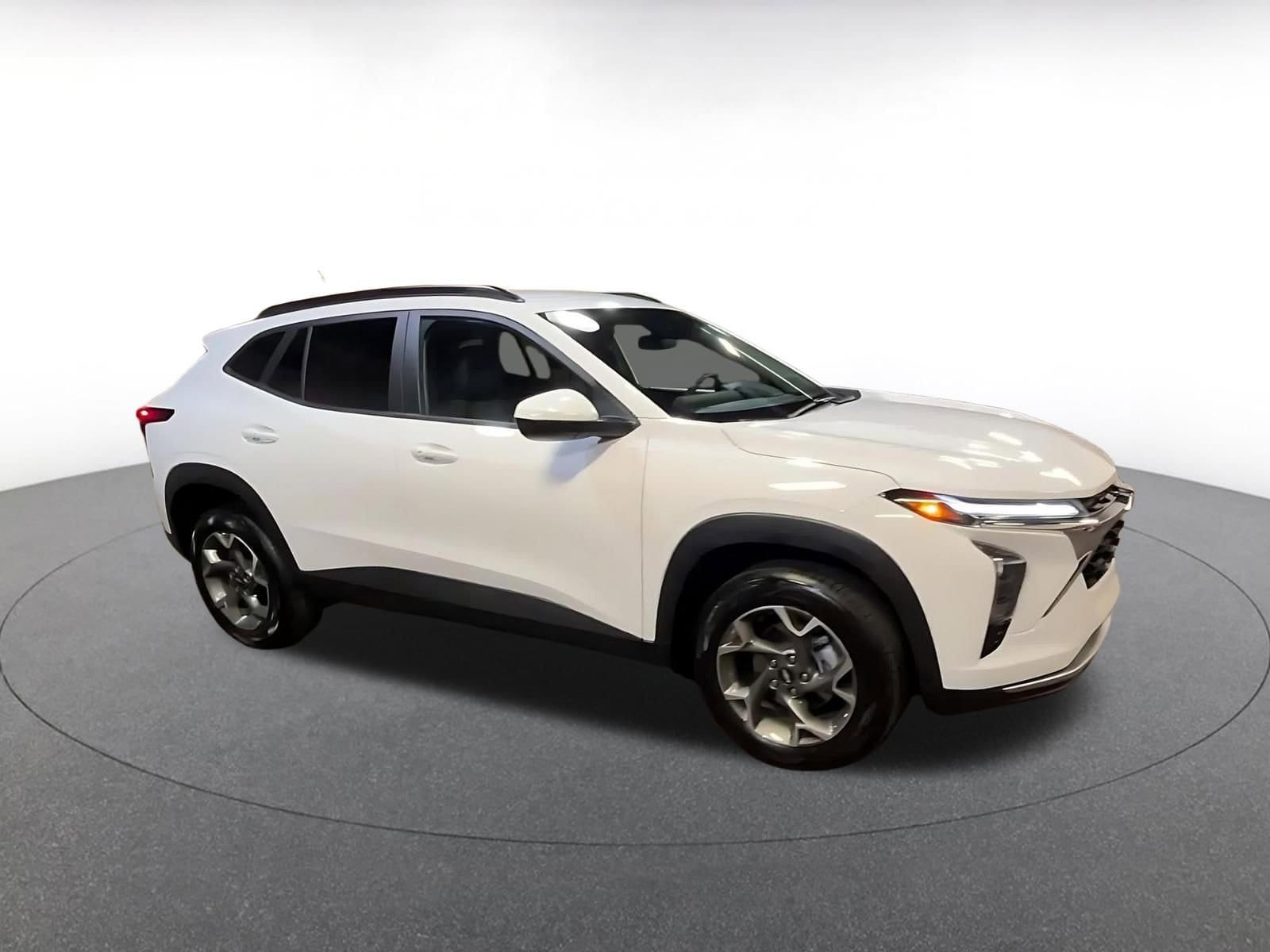 Thumbnail: 2025 Chevrolet Trax - 2