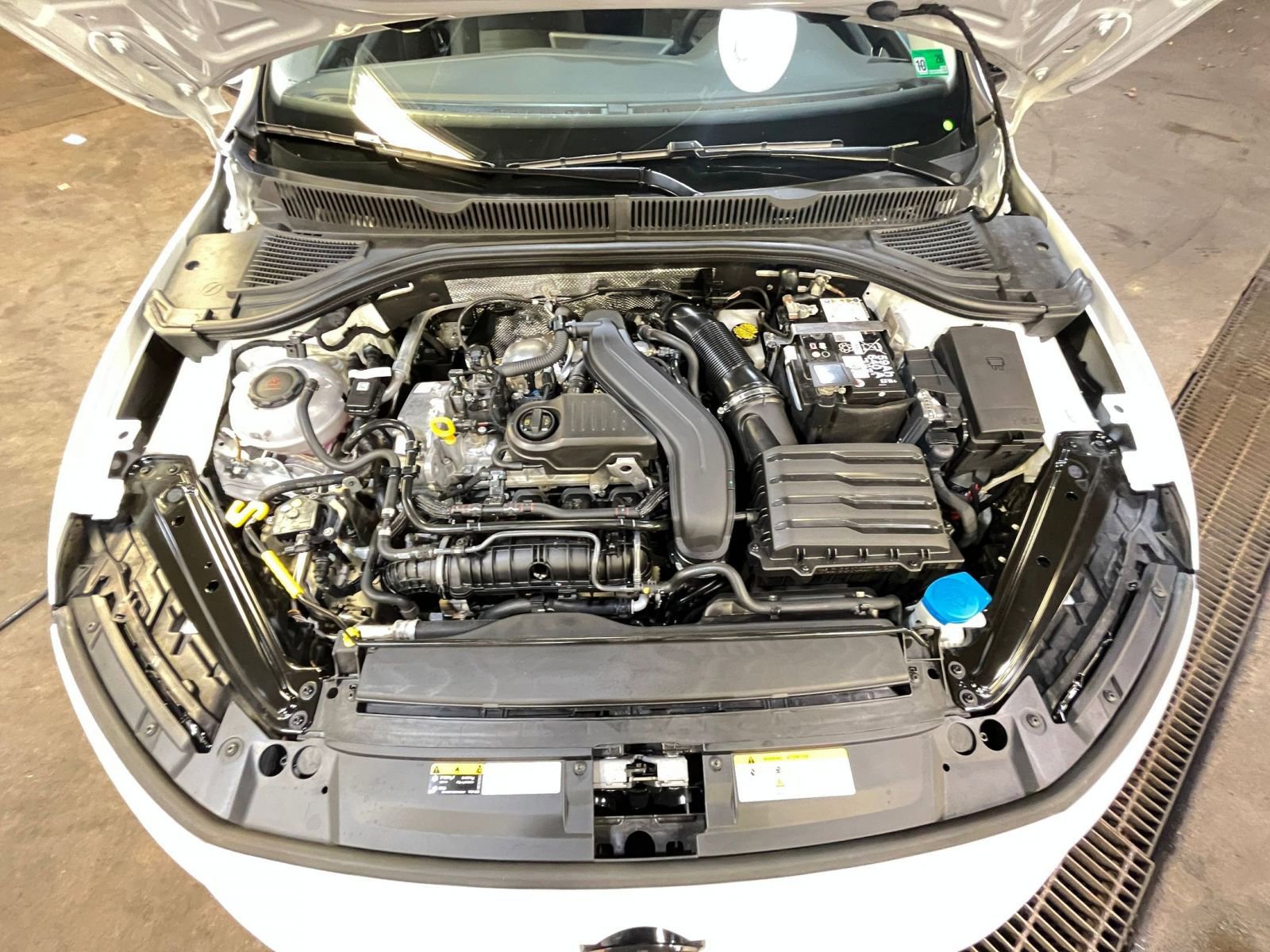 Thumbnail: 2025 Volkswagen Jetta - 30