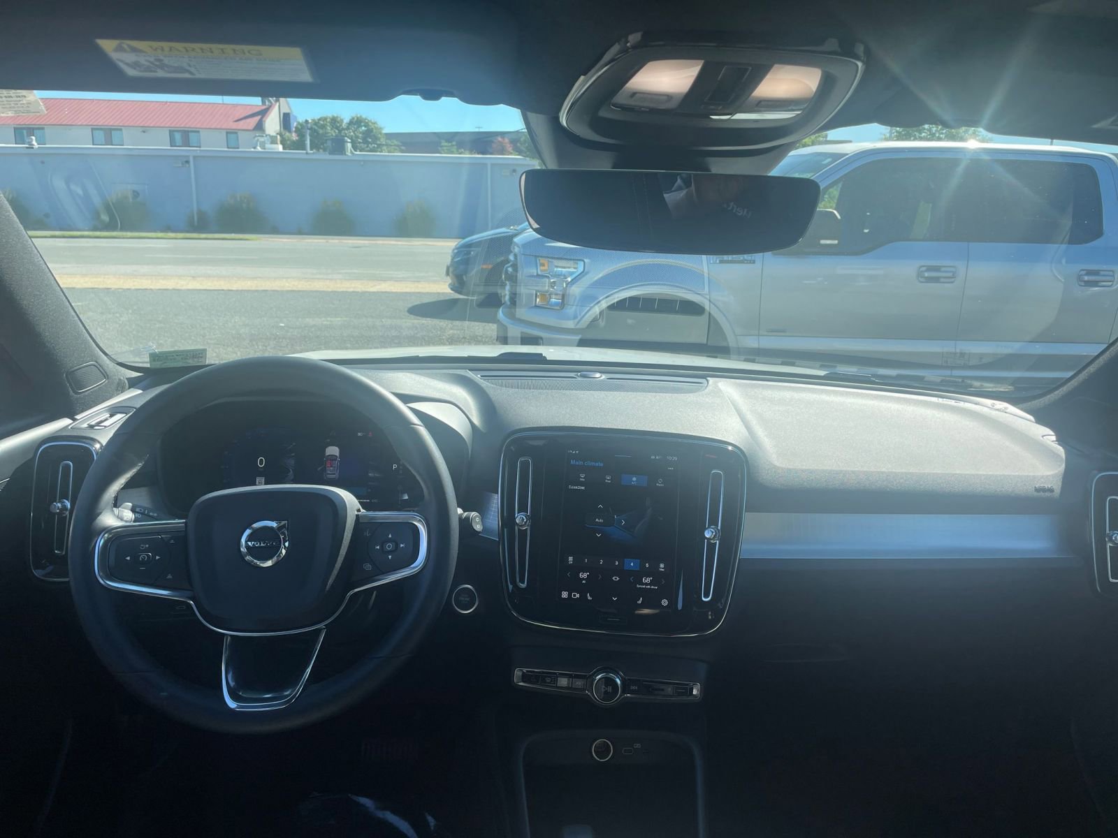 Thumbnail: 2024 Volvo XC40 - 33