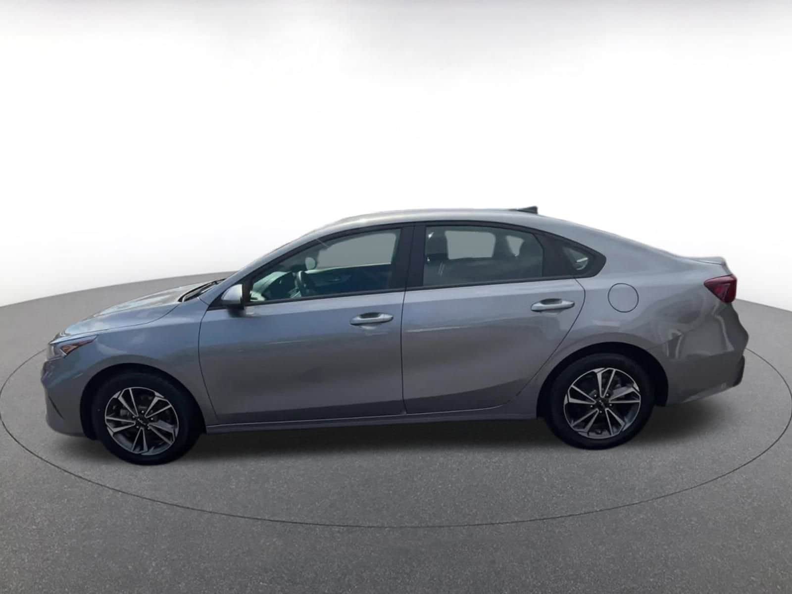 Thumbnail: 2024 Kia Forte - 8