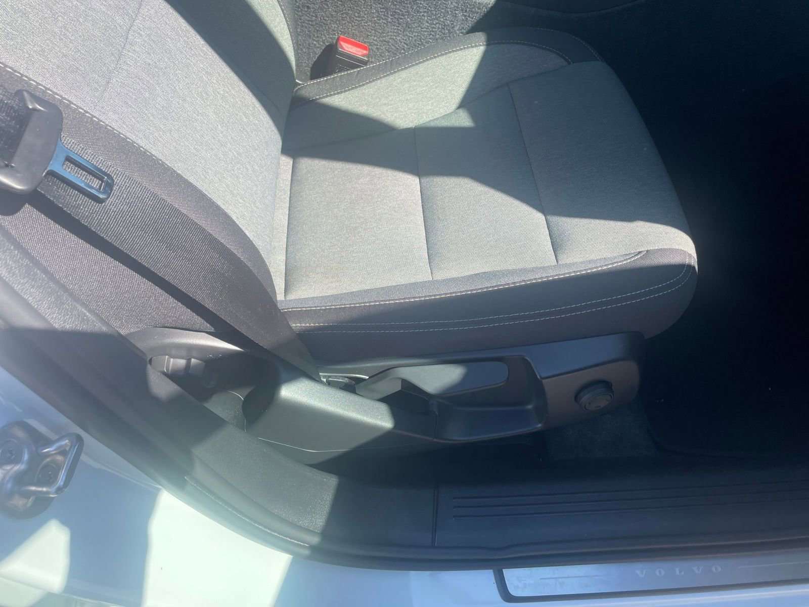 Thumbnail: 2024 Volvo XC40 - 27