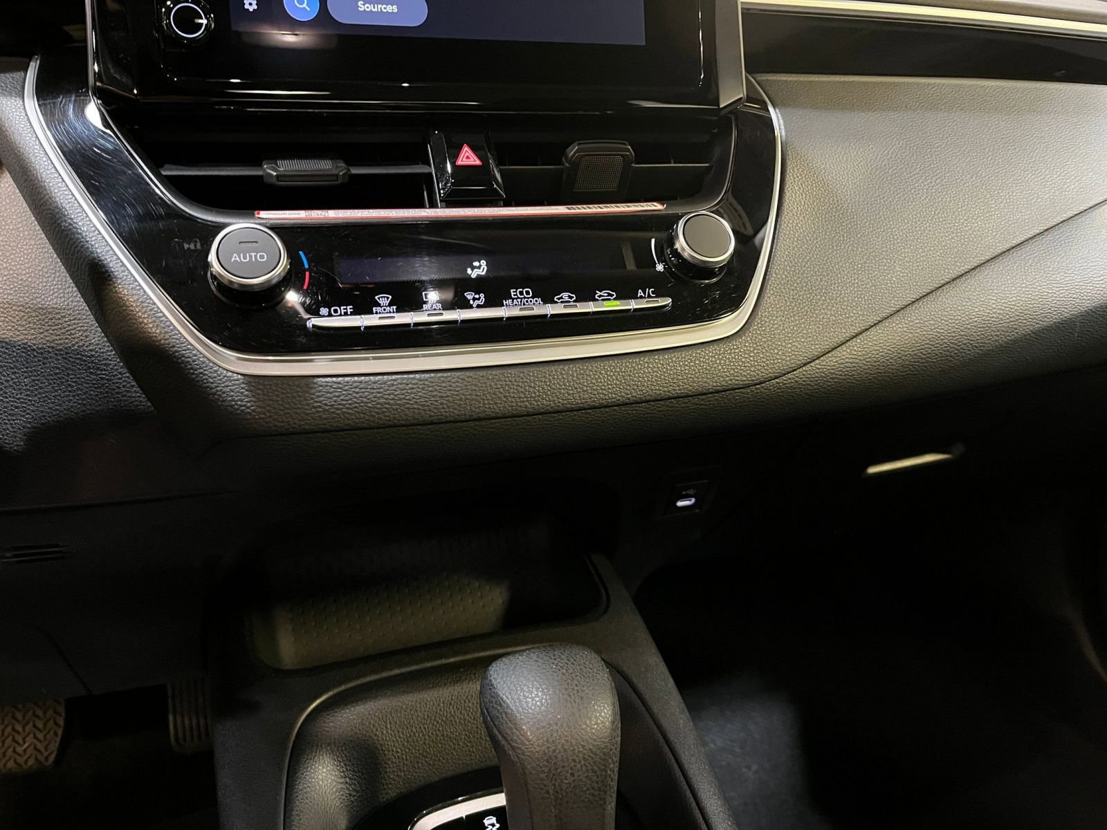 Thumbnail: 2025 Toyota Corolla - 18