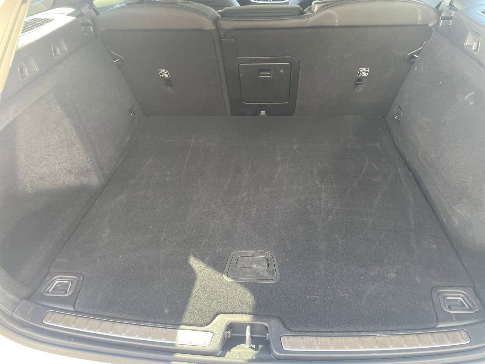 Thumbnail: 2025 Volvo S60 - 32