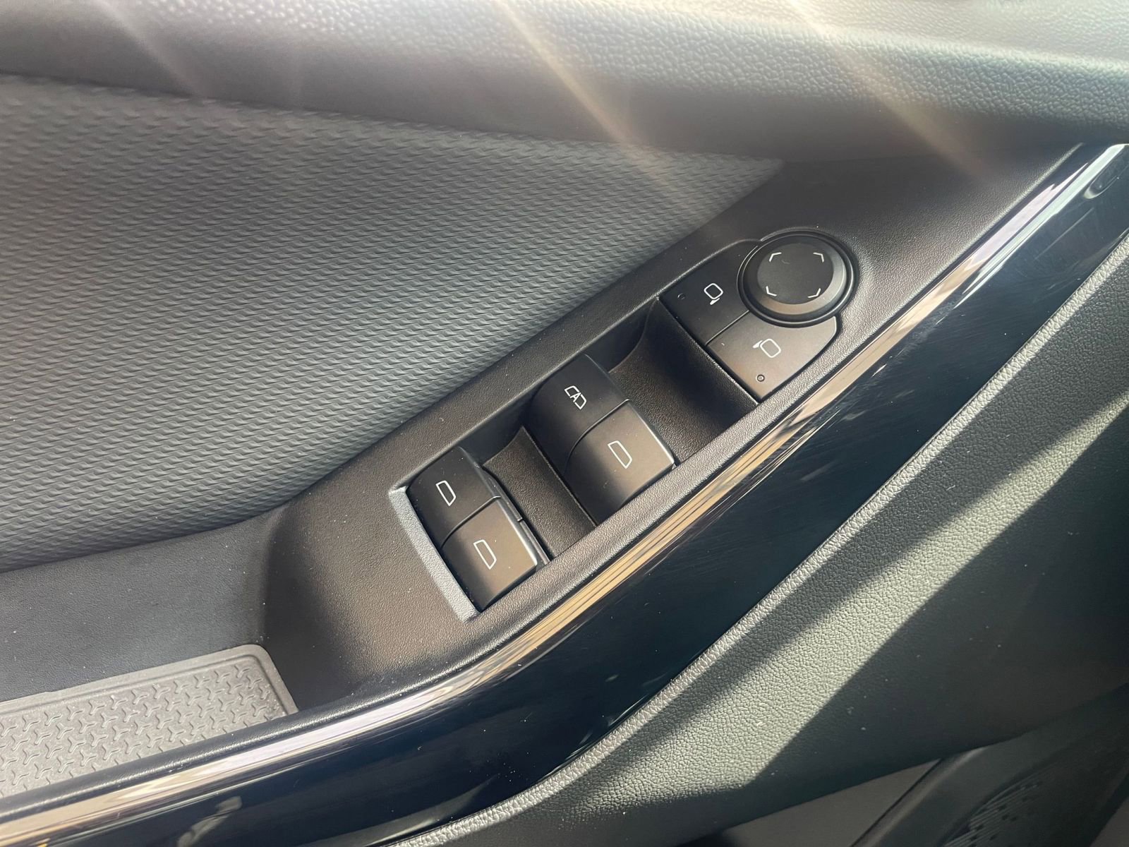 Thumbnail: 2025 Chevrolet Equinox - 18