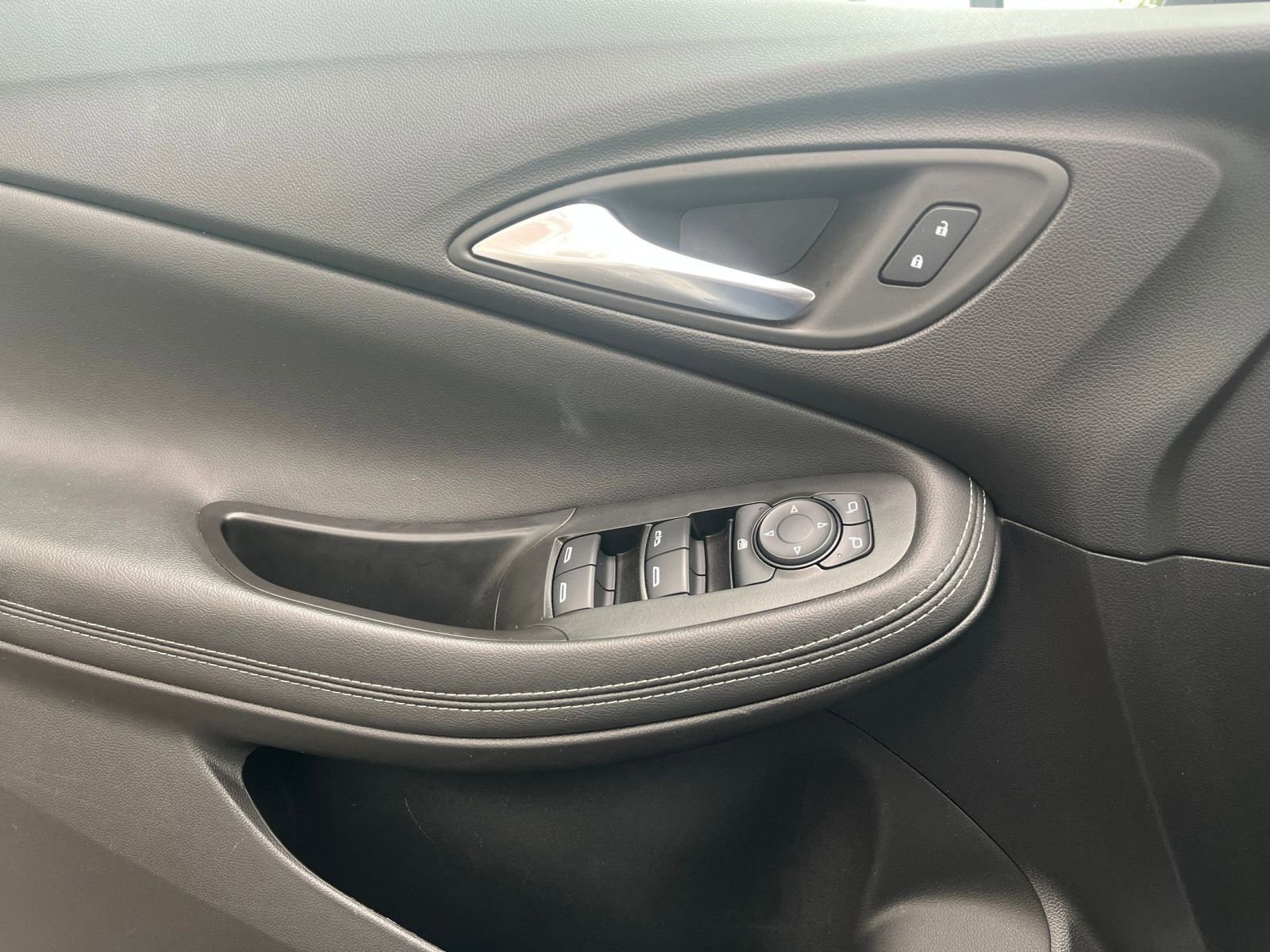 Thumbnail: 2025 Buick Encore GX - 18
