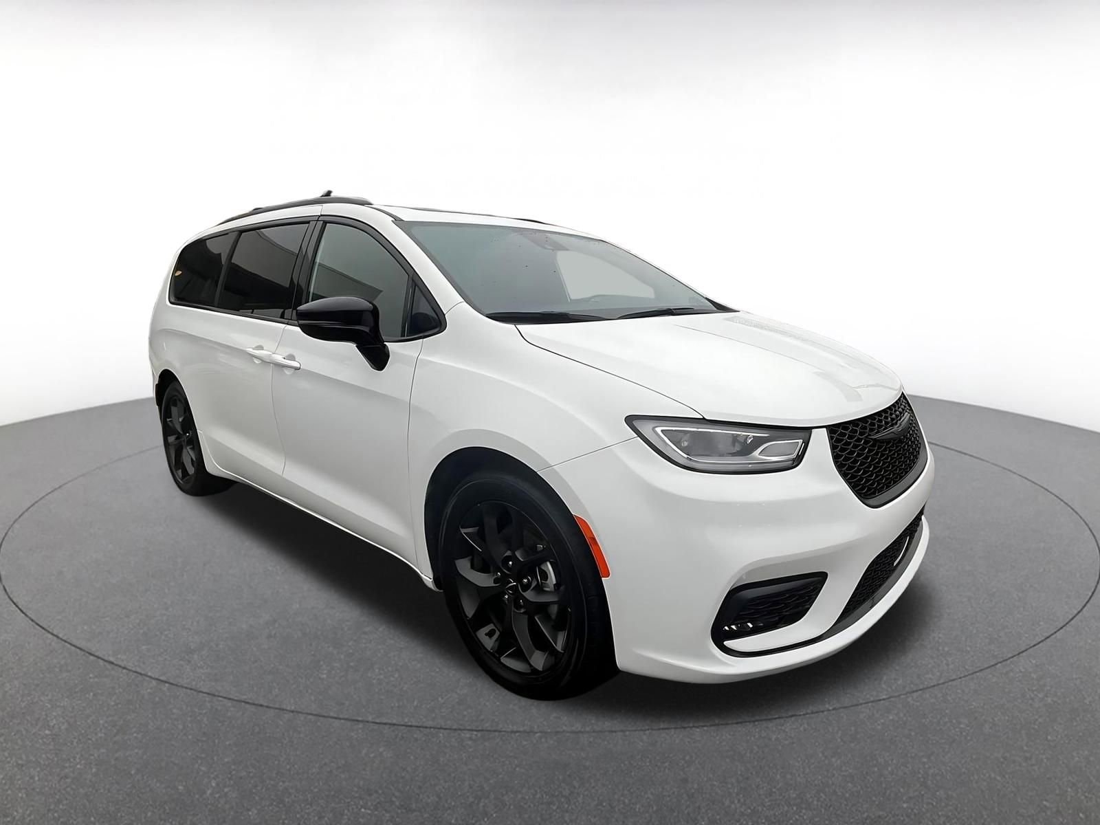 Thumbnail: 2025 Chrysler Pacifica - 1