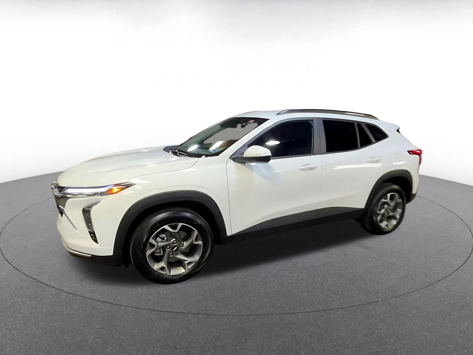 Thumbnail: 2025 Chevrolet Trax - 8