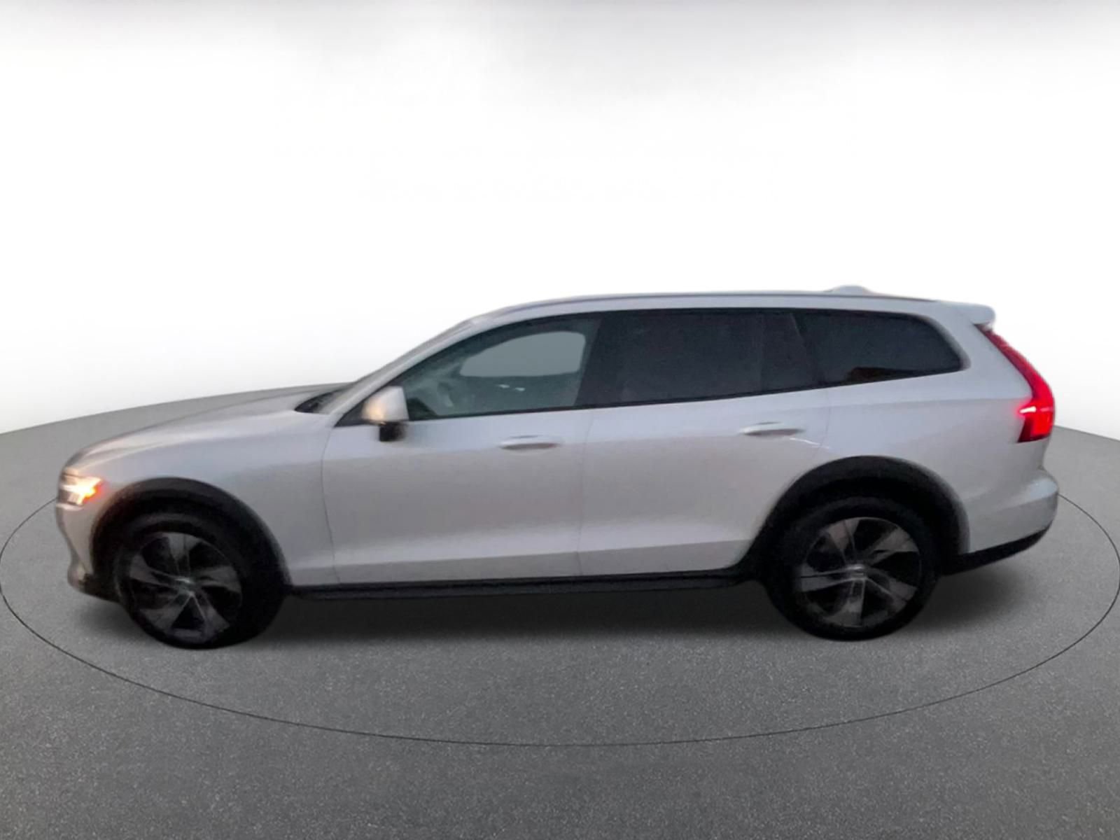 Thumbnail: 2025 Volvo S60 - 9