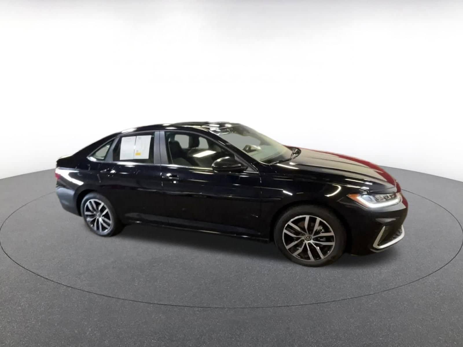 Thumbnail: 2025 Volkswagen Jetta - 2