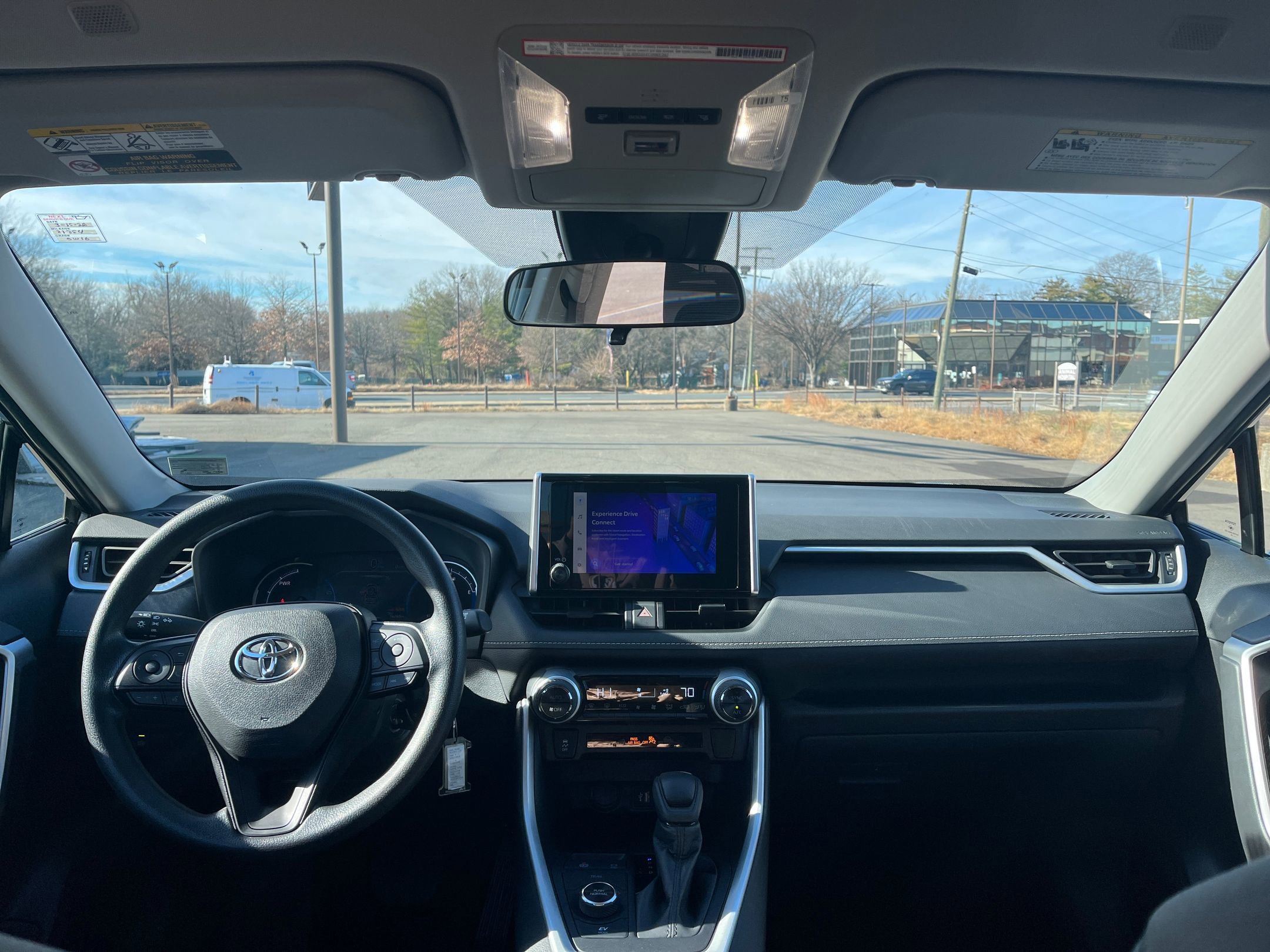 Thumbnail: 2025 Toyota RAV4 - 32