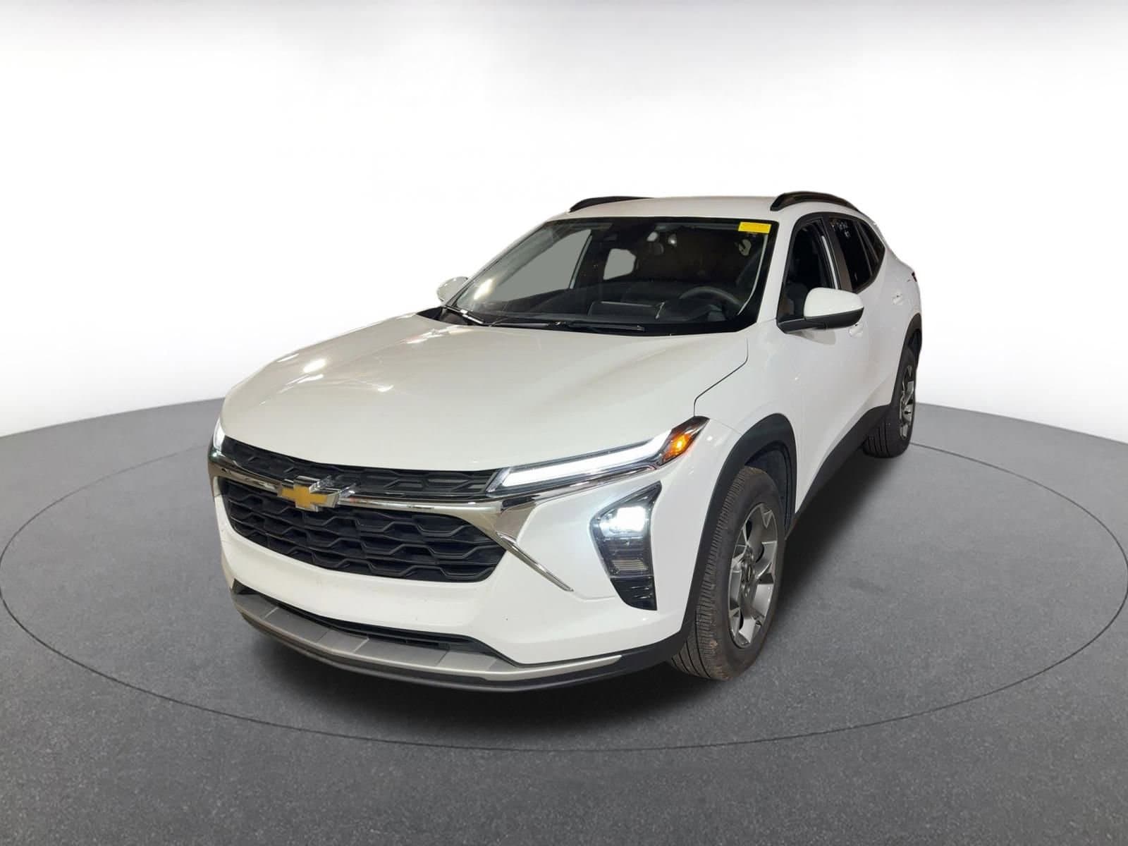 Thumbnail: 2025 Chevrolet Trax - 3