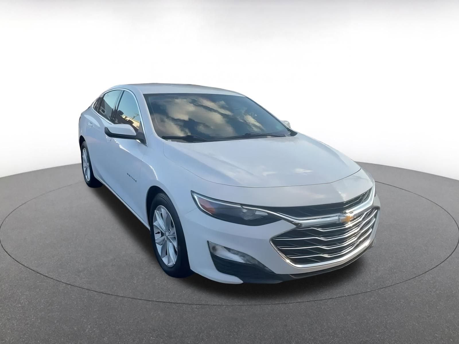 Thumbnail: 2023 Chevrolet Malibu - 3
