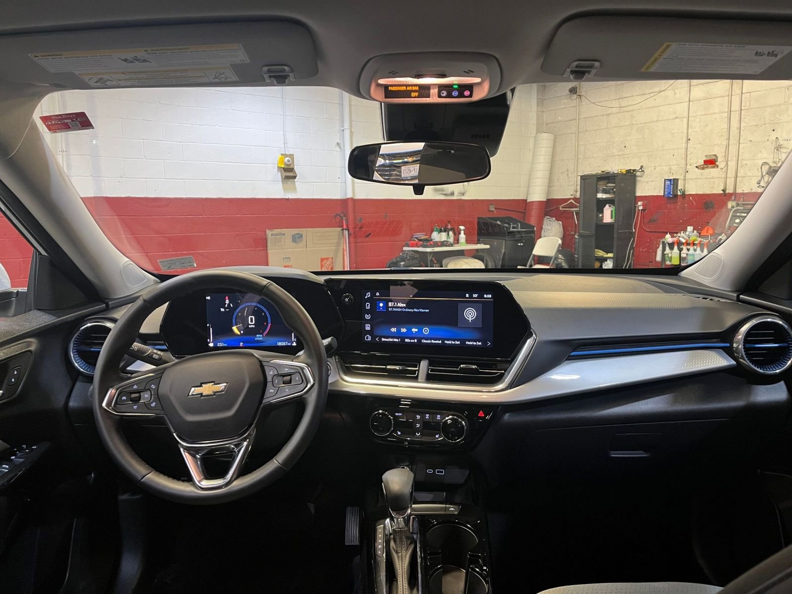 Thumbnail: 2025 Chevrolet Trax - 32