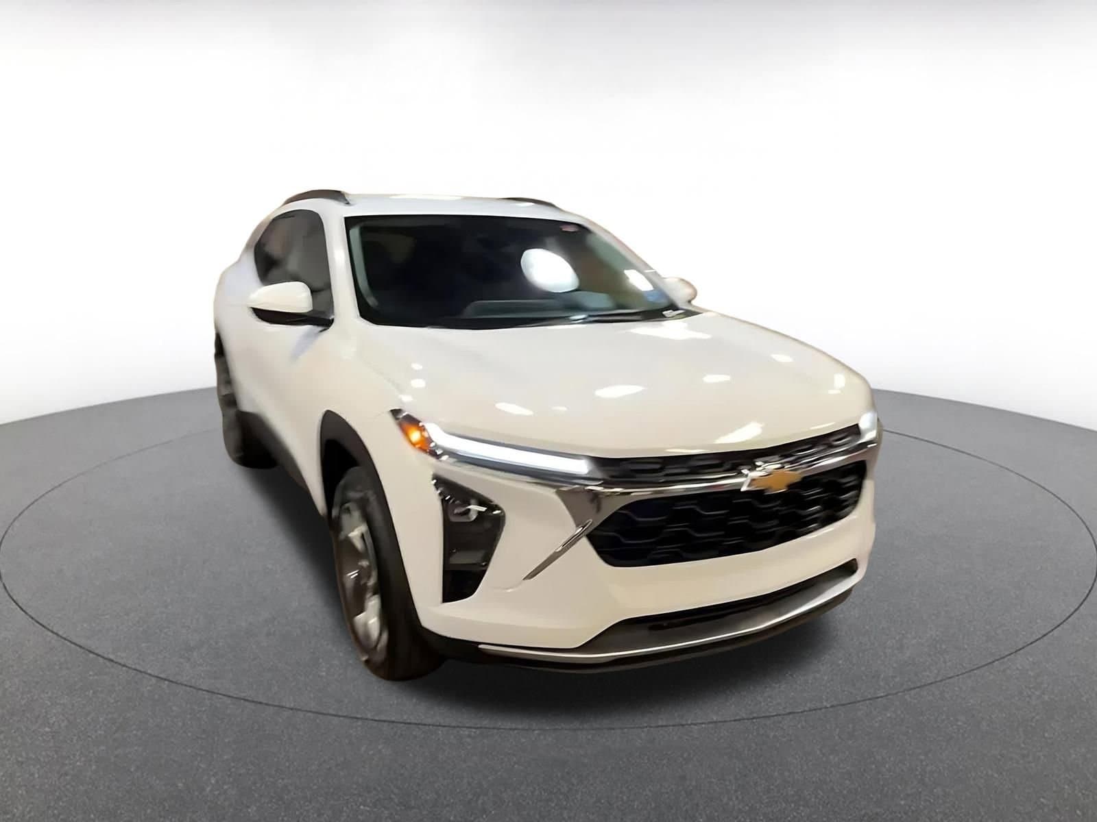 Thumbnail: 2025 Chevrolet Trax - 3