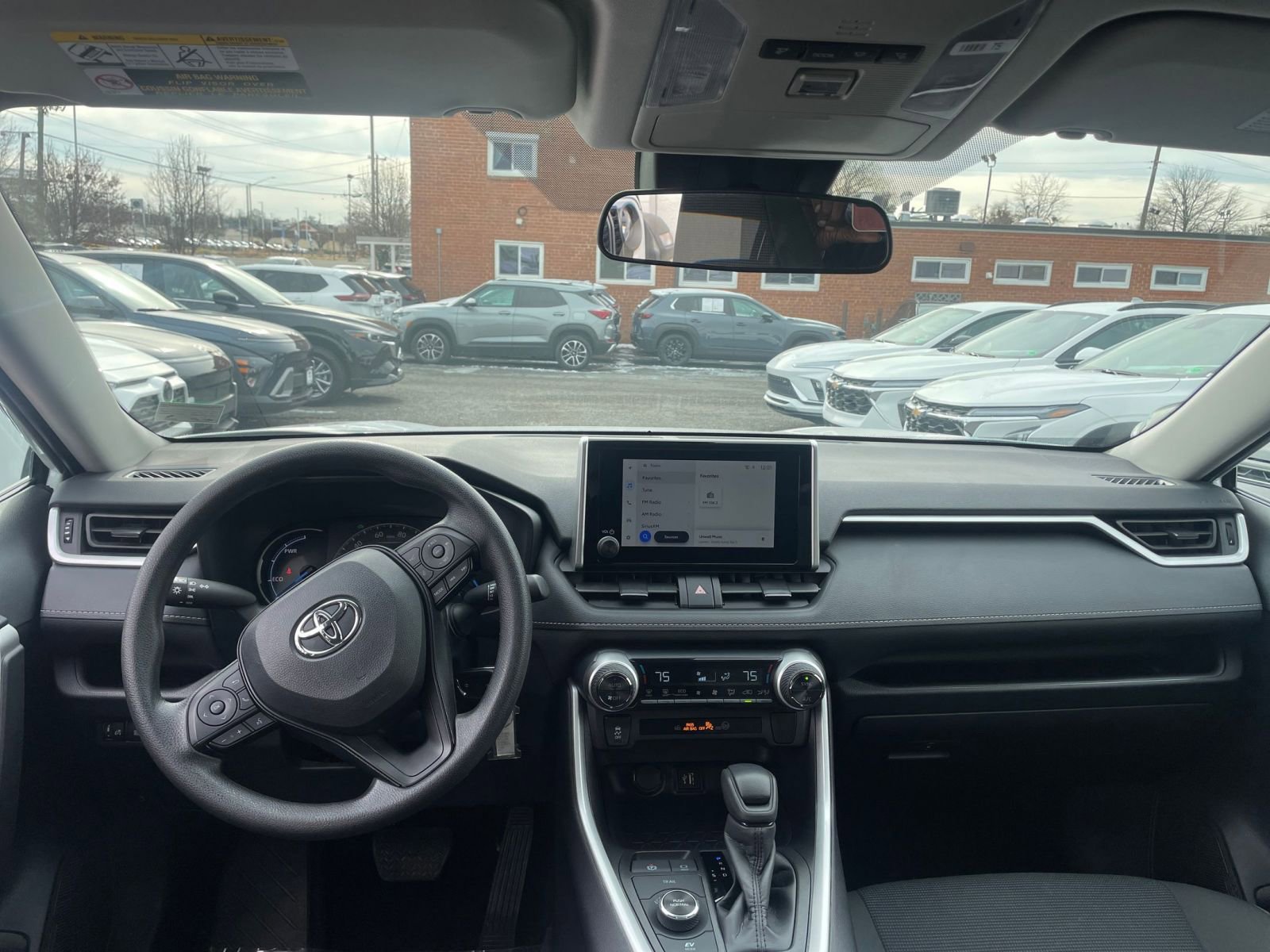 Thumbnail: 2025 Toyota RAV4 - 32