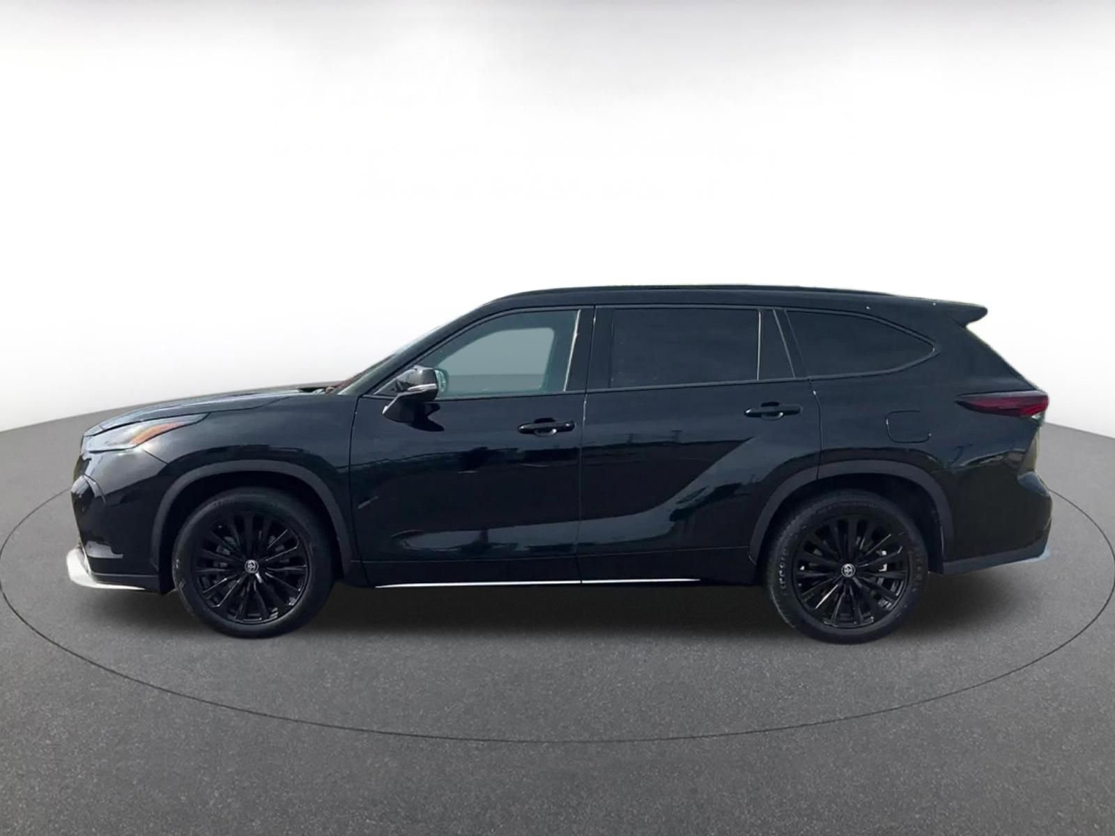 Thumbnail: 2025 Toyota Highlander - 9
