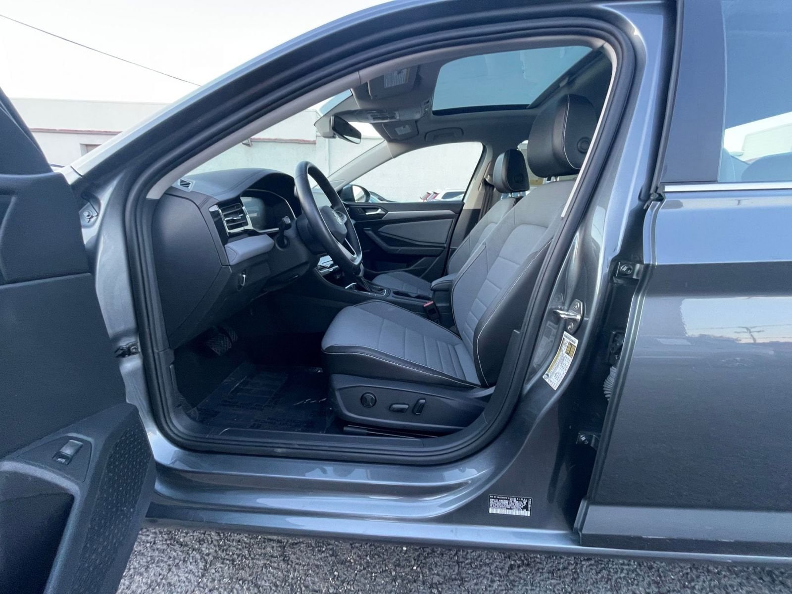 Thumbnail: 2025 Volkswagen Jetta - 35