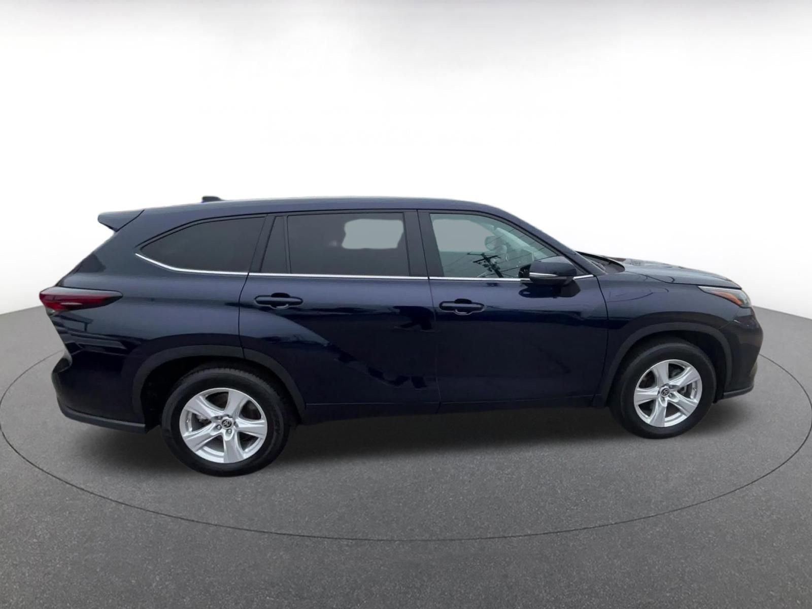 Thumbnail: 2025 Toyota Highlander - 16