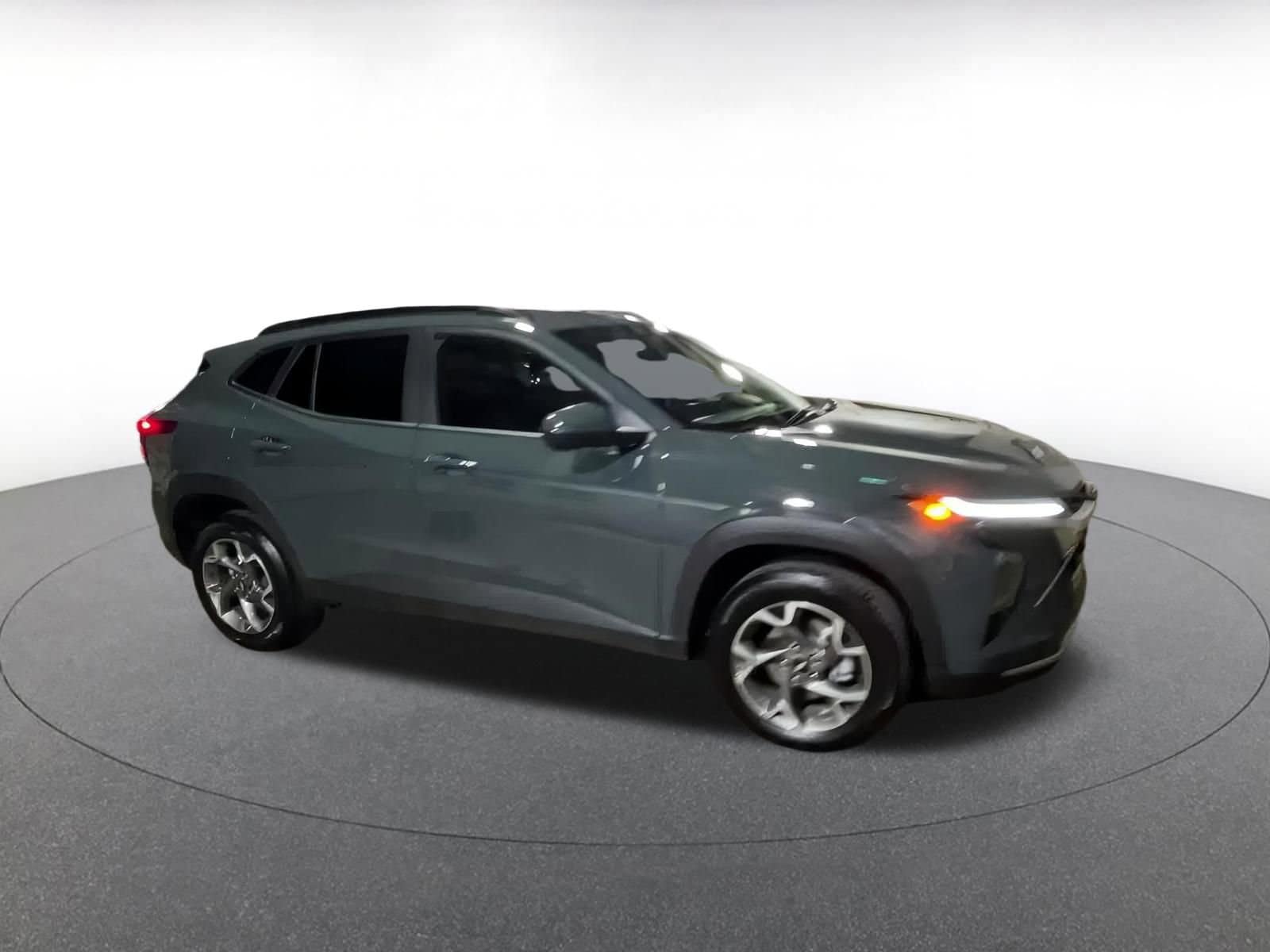 Thumbnail: 2025 Chevrolet Trax - 2
