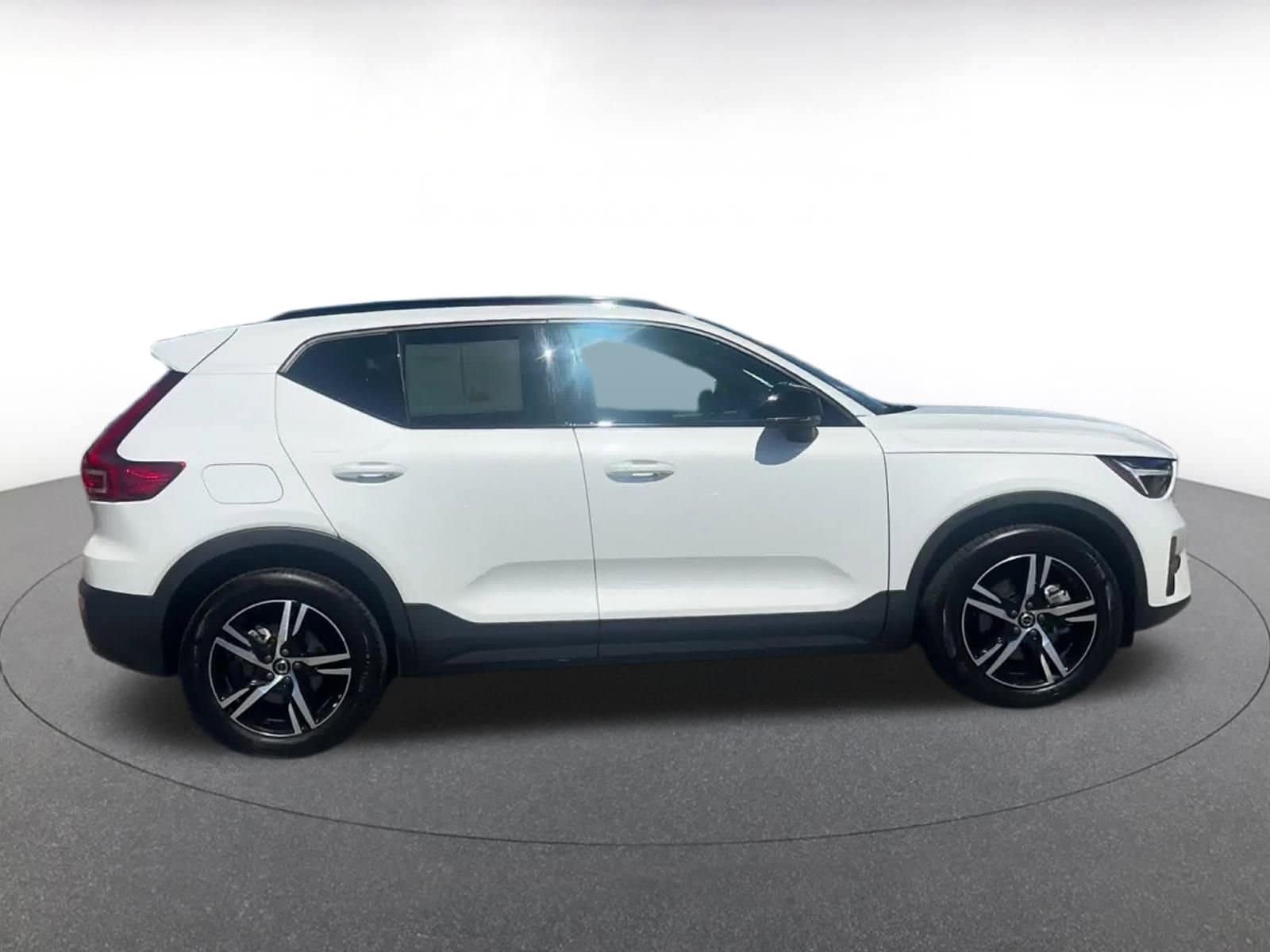 Thumbnail: 2024 Volvo XC40 - 16