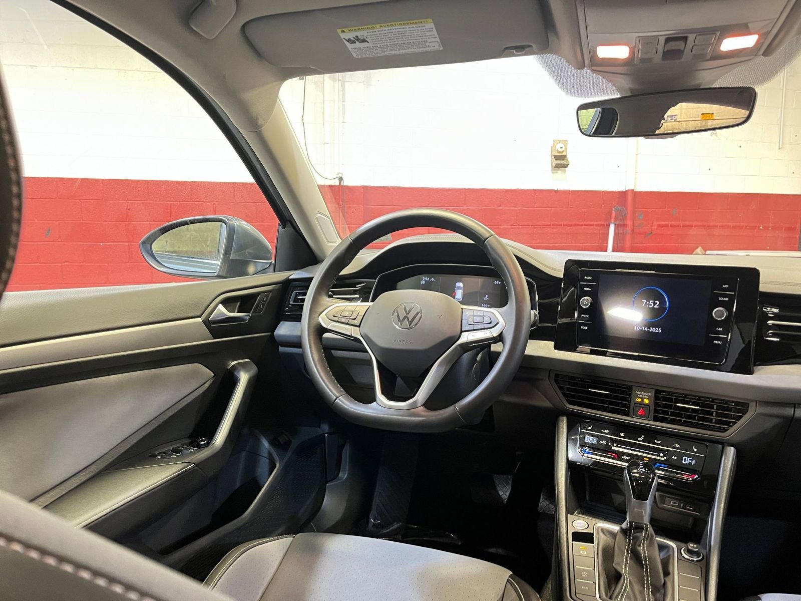 Thumbnail: 2025 Volkswagen Jetta - 33