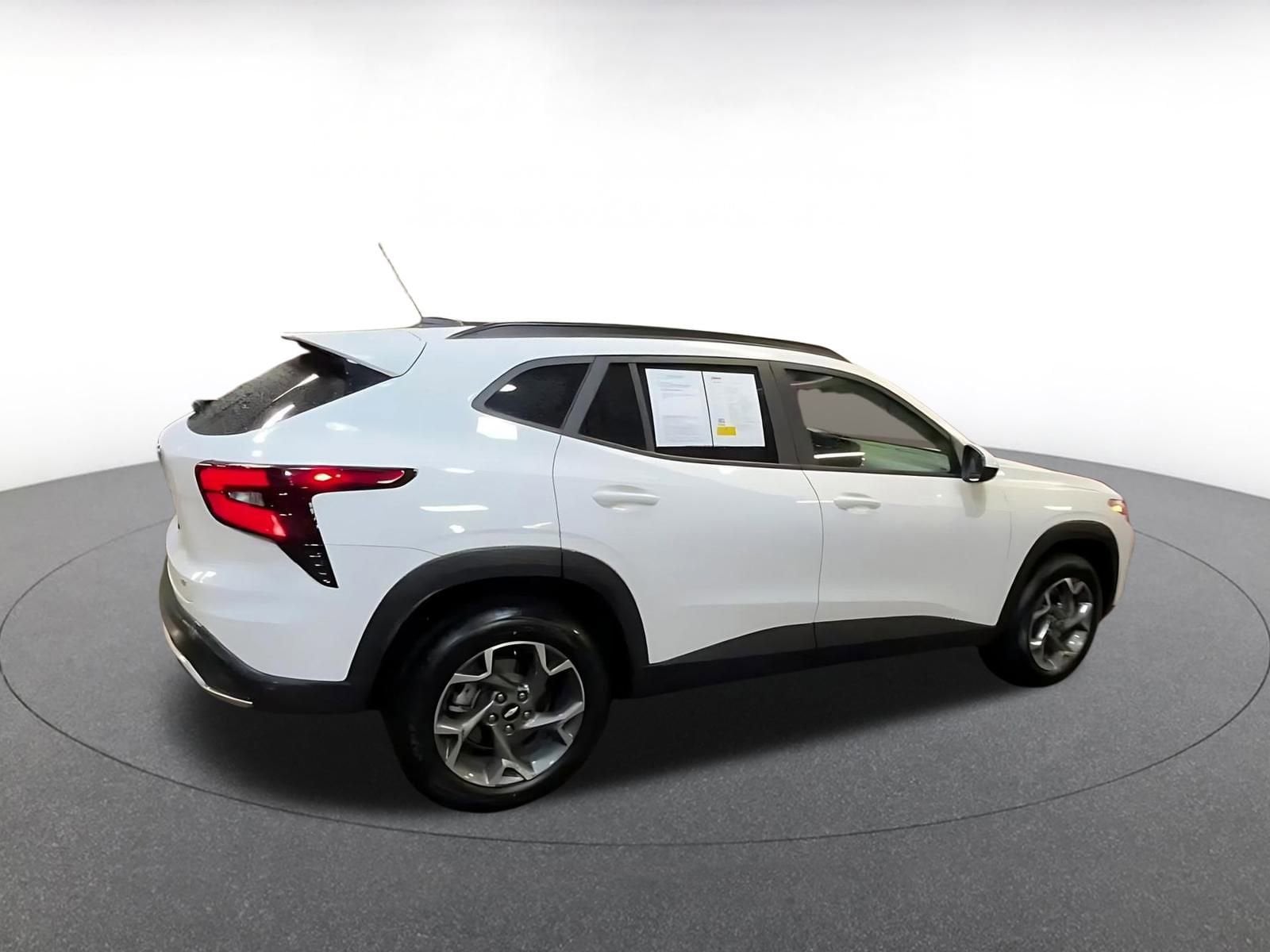 Thumbnail: 2025 Chevrolet Trax - 14