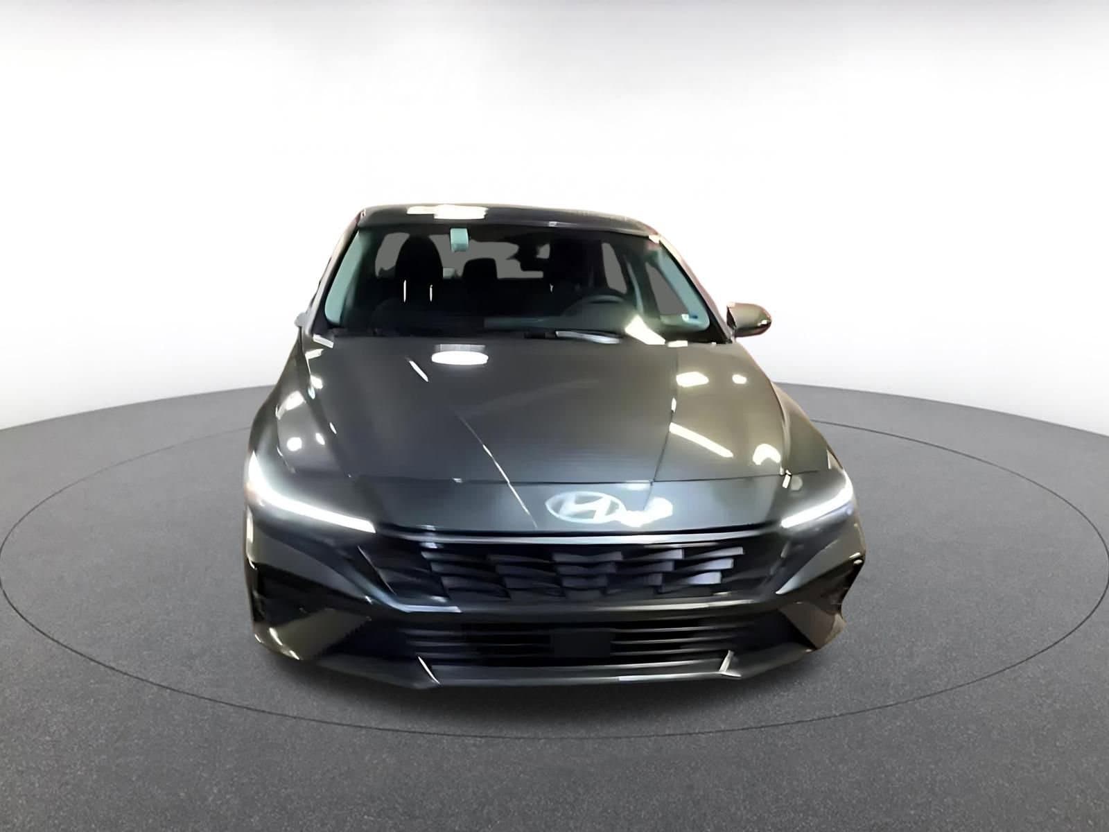 Thumbnail: 2025 Hyundai Elantra - 4