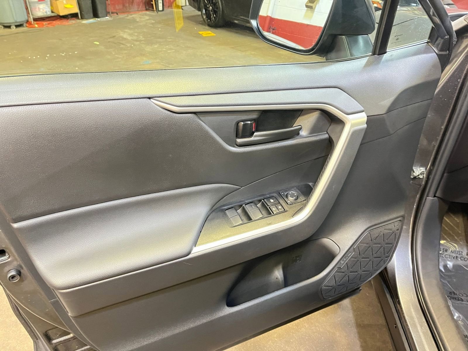 Thumbnail: 2025 Toyota RAV4 - 20