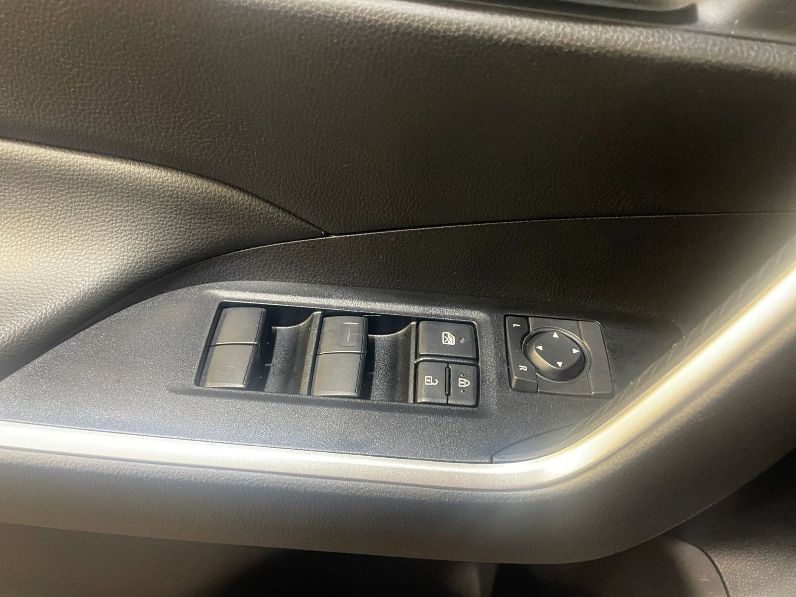 Thumbnail: 2025 Toyota RAV4 - 20