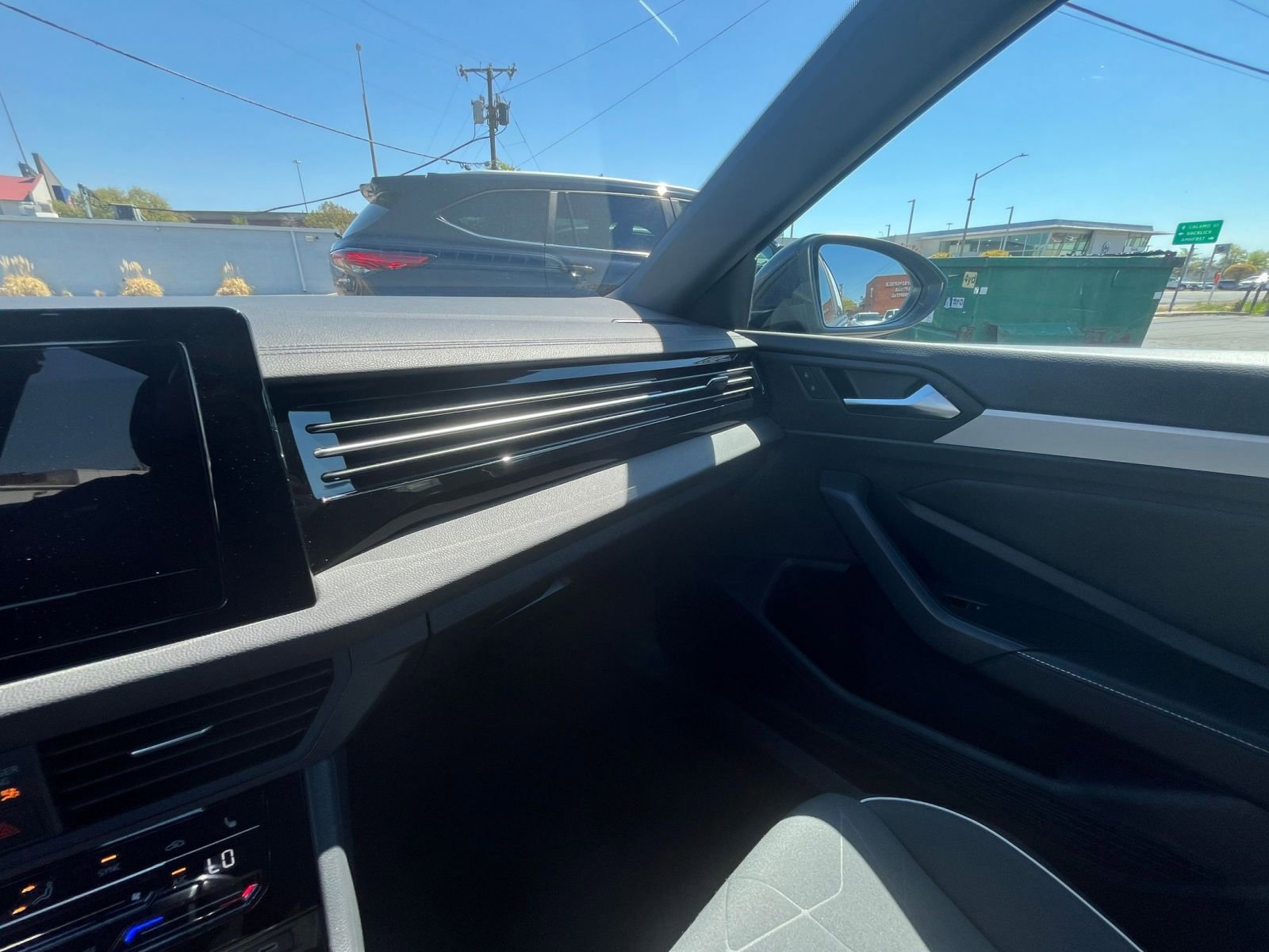 Thumbnail: 2025 Volkswagen Jetta - 33