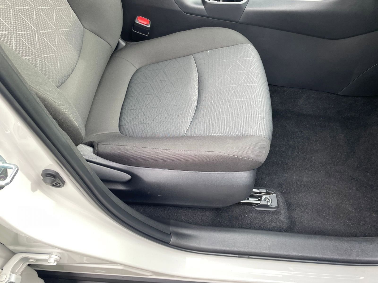 Thumbnail: 2025 Toyota RAV4 - 27