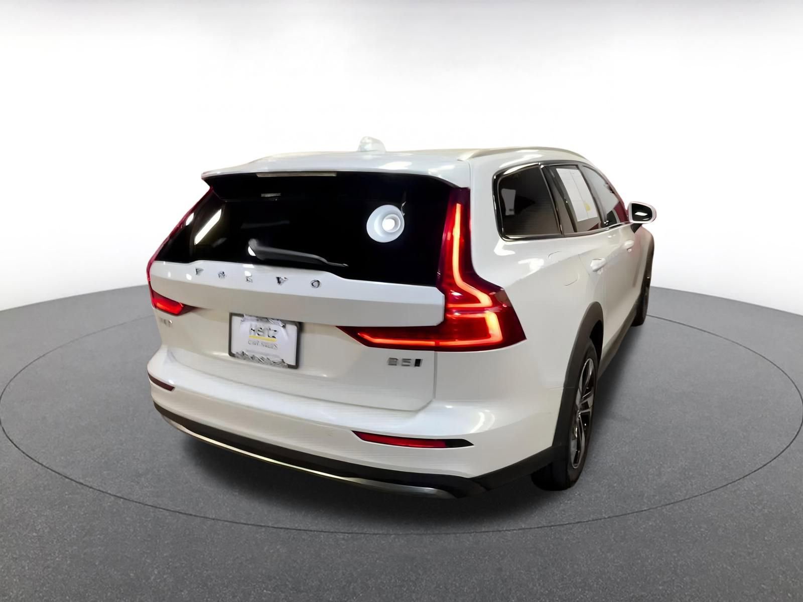 Thumbnail: 2025 Volvo S60 - 14