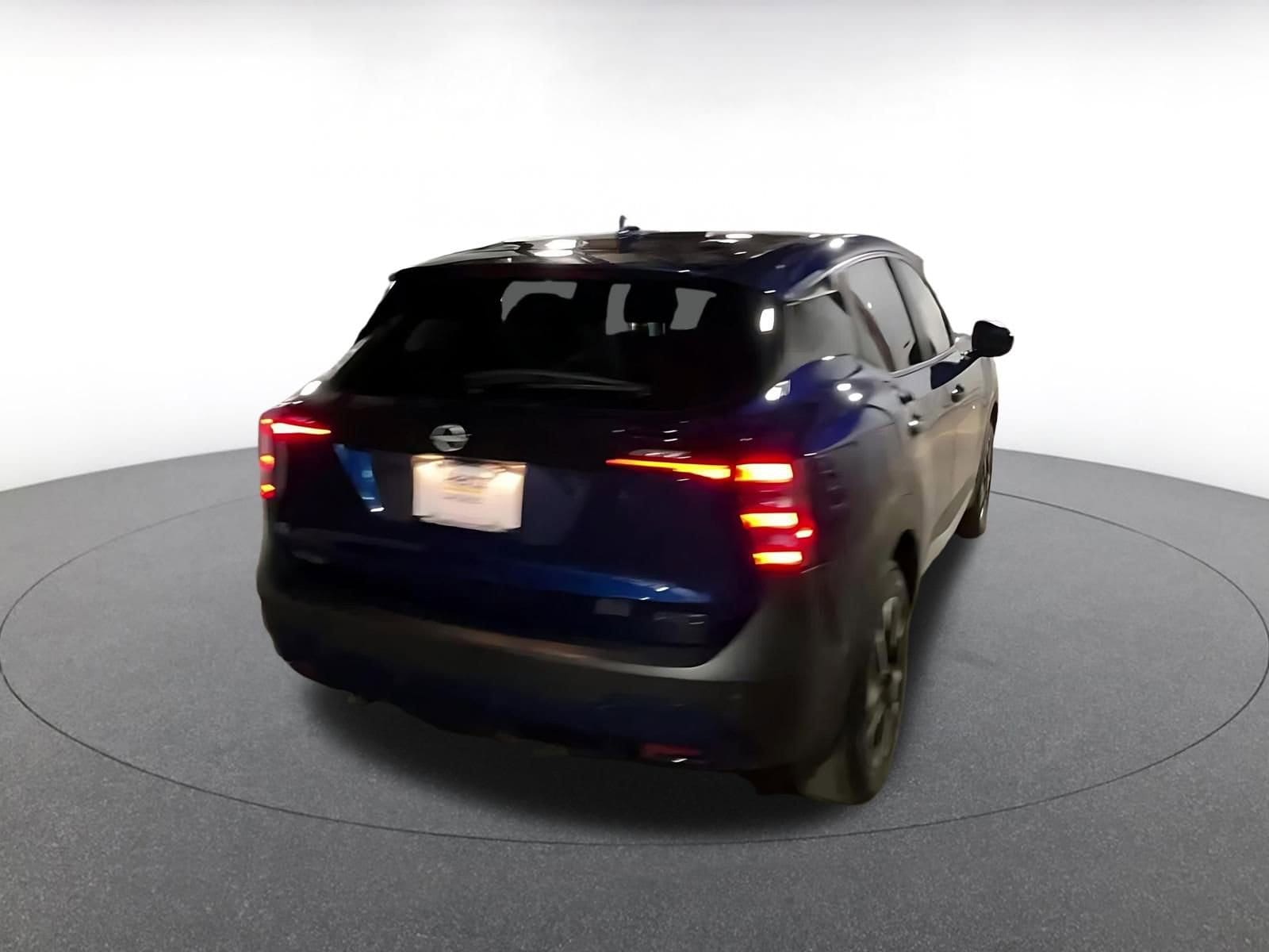 Thumbnail: 2025 Nissan Kicks - 15