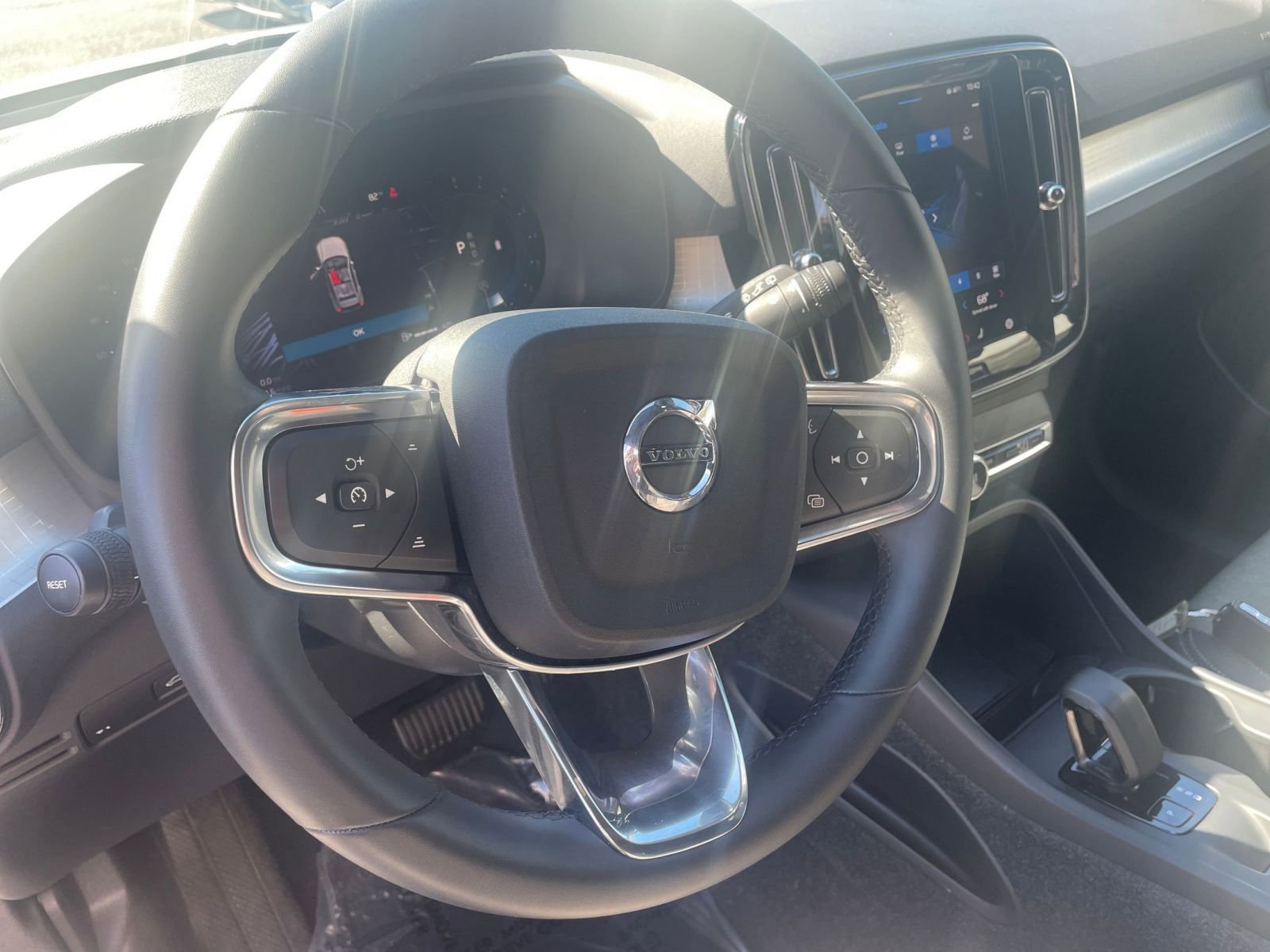 Thumbnail: 2024 Volvo XC40 - 28