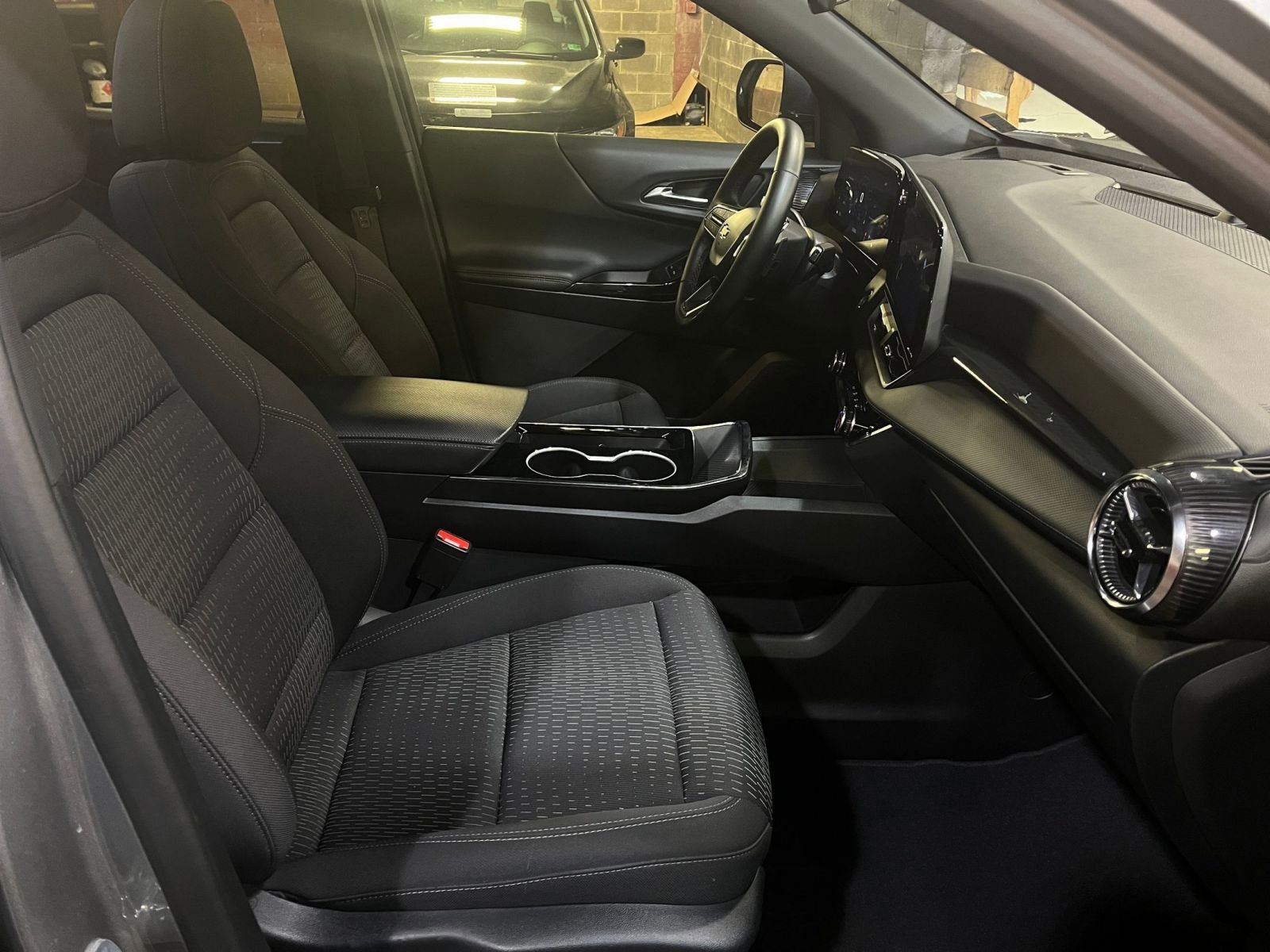 Thumbnail: 2025 Chevrolet Equinox - 35