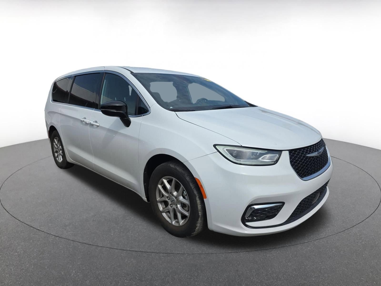 Thumbnail: 2025 Chrysler Pacifica - 1