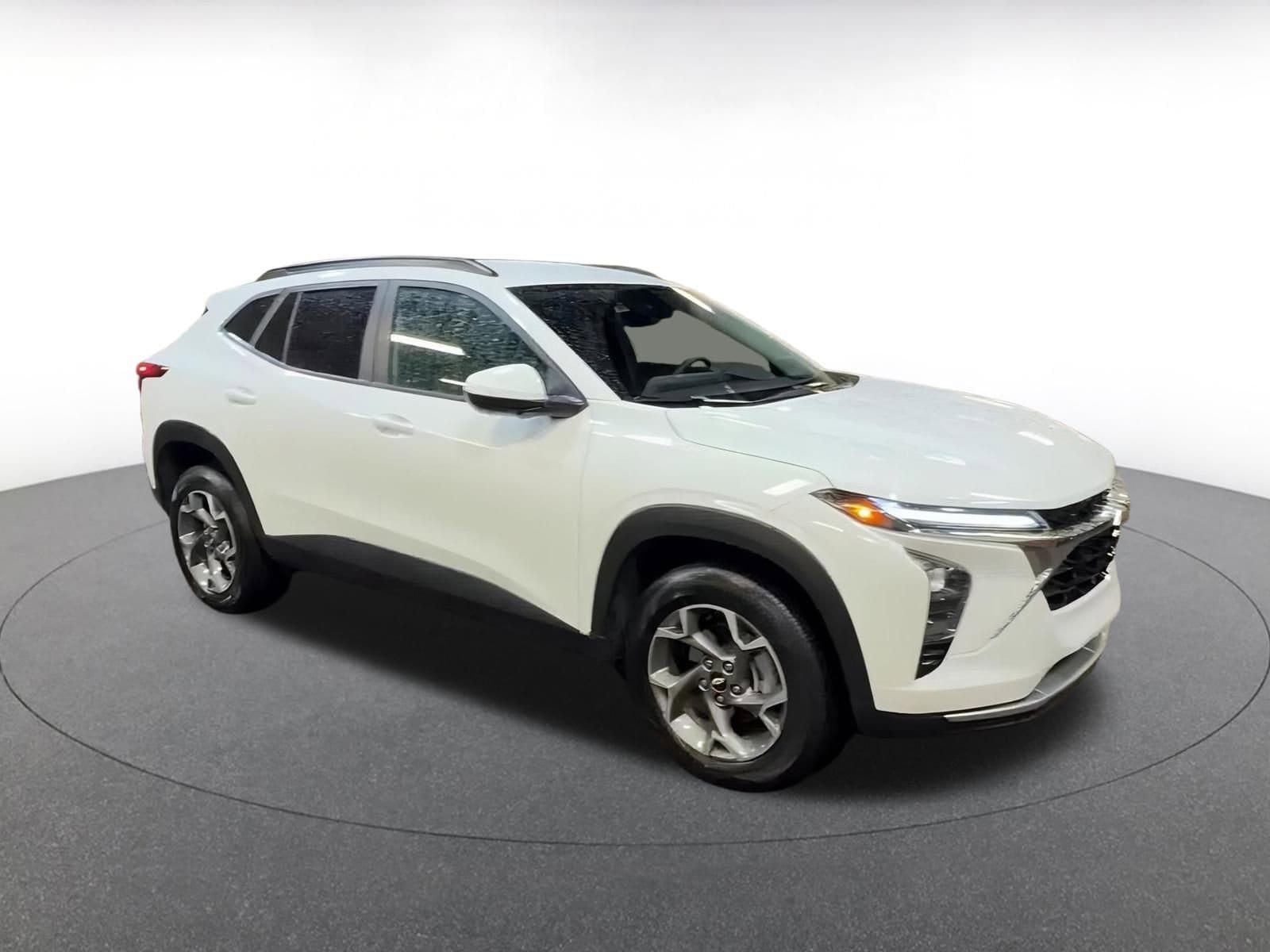 Thumbnail: 2025 Chevrolet Trax - 2