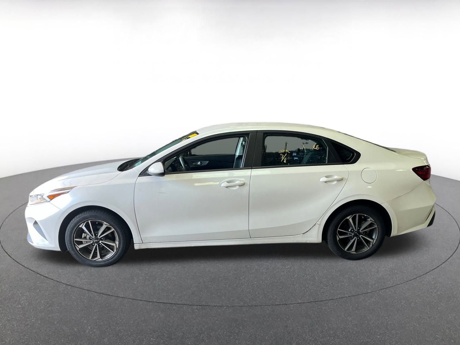 Thumbnail: 2024 Kia Forte - 4