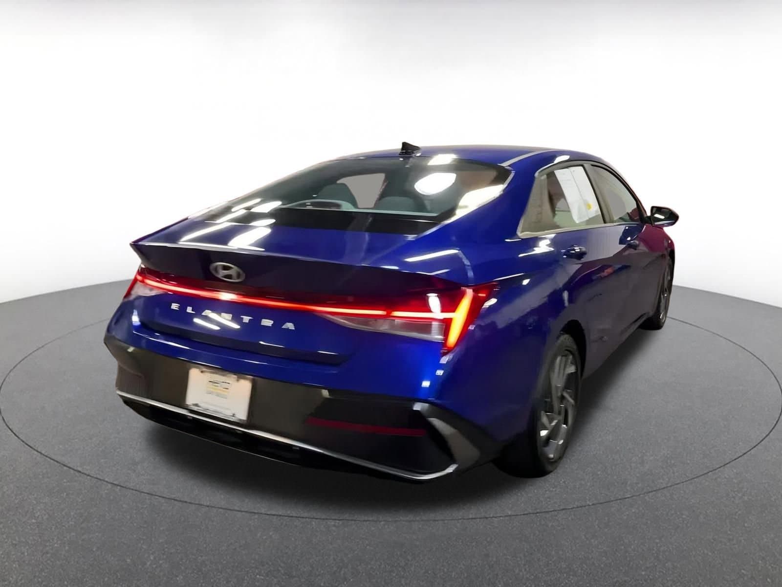 Thumbnail: 2025 Hyundai Elantra - 15