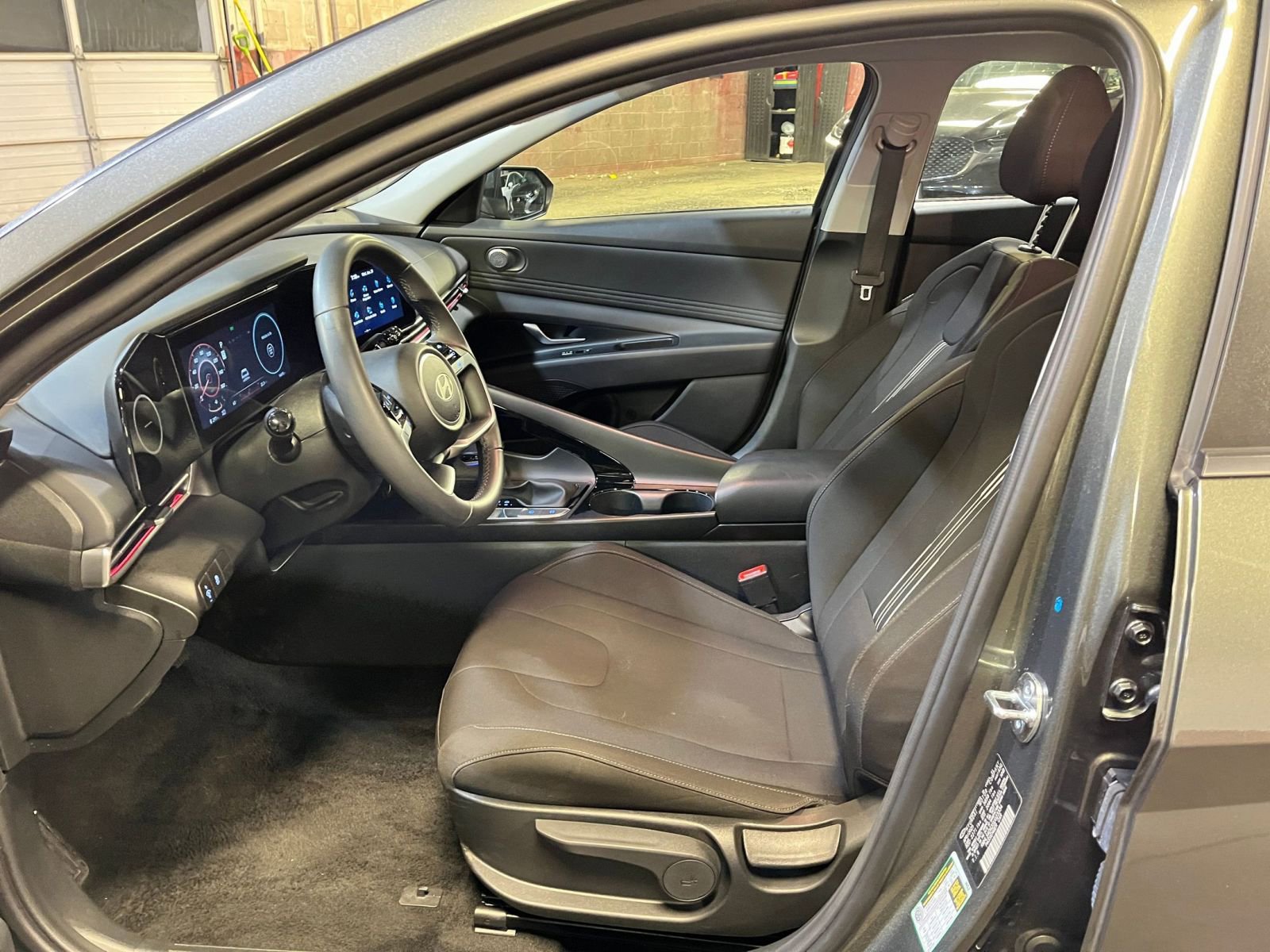 Thumbnail: 2025 Hyundai Elantra - 25