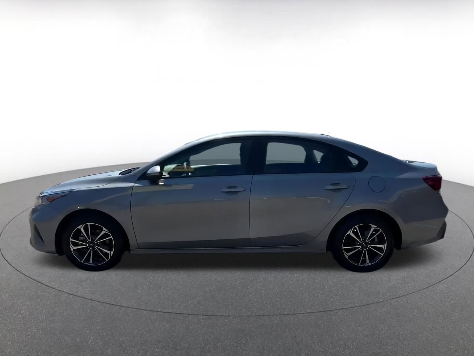 Thumbnail: 2024 Kia Forte - 9
