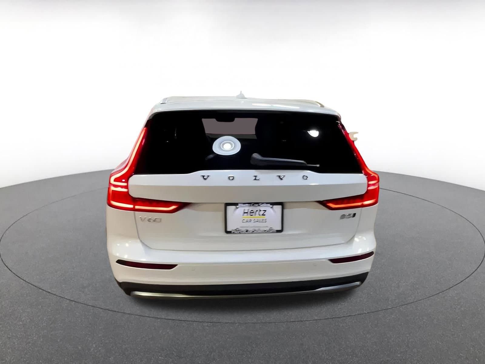 Thumbnail: 2025 Volvo S60 - 12